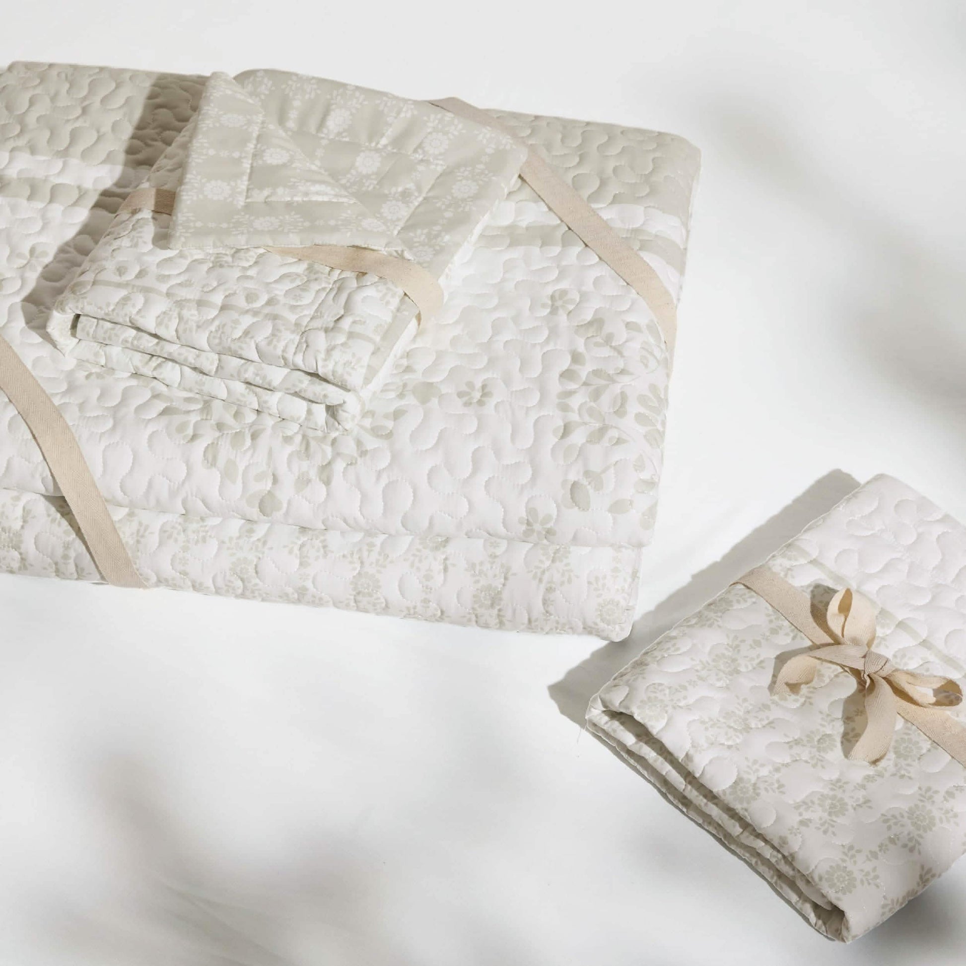 GentleSoft™ Botanical Quilt Set