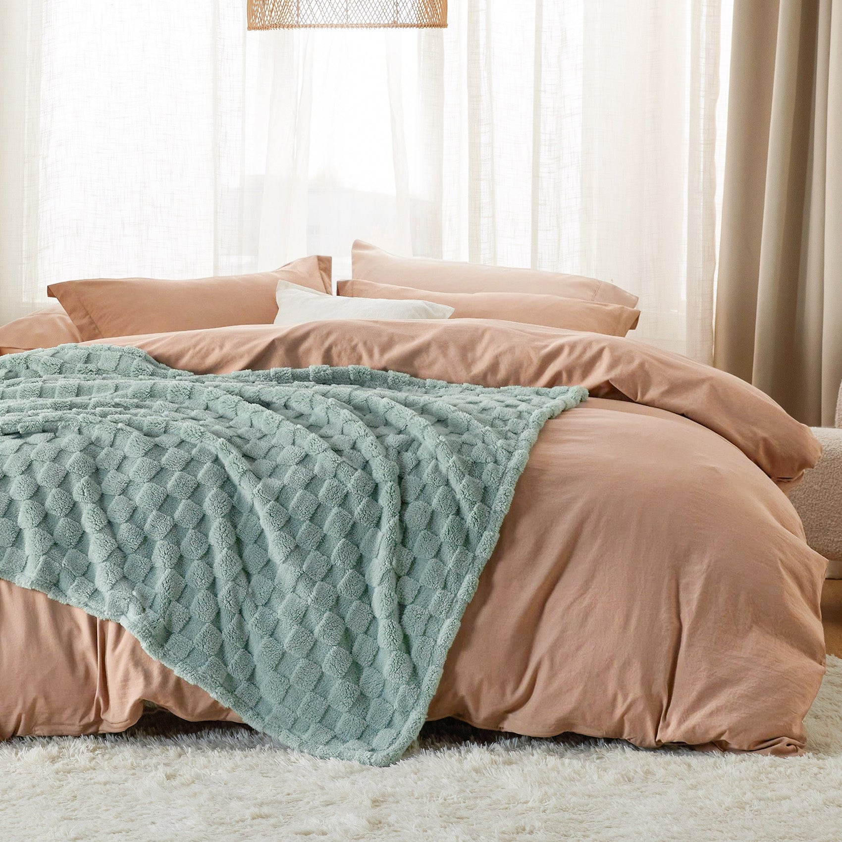 GentleSoft™ Jacquard Shaggy Sherpa Blanket