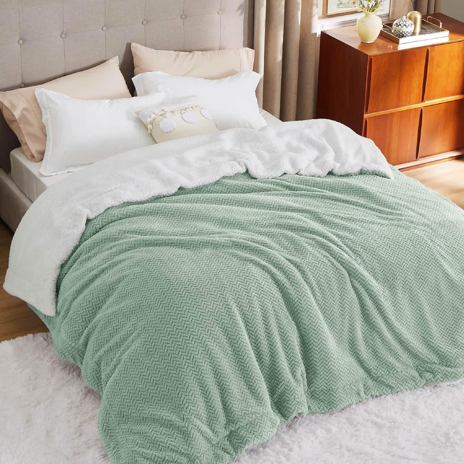 GentleSoft™ Chevron Sherpa Fleece Blanket