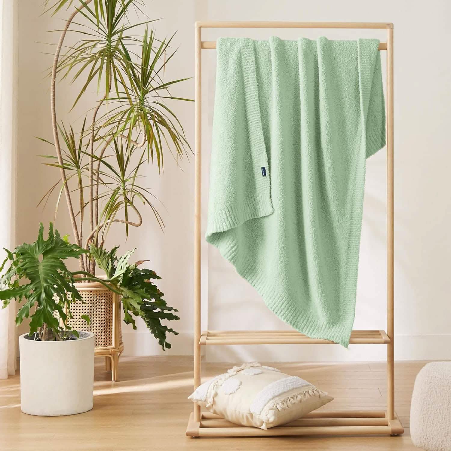 GentleSoft™ Feather Yarn Throw Blanket