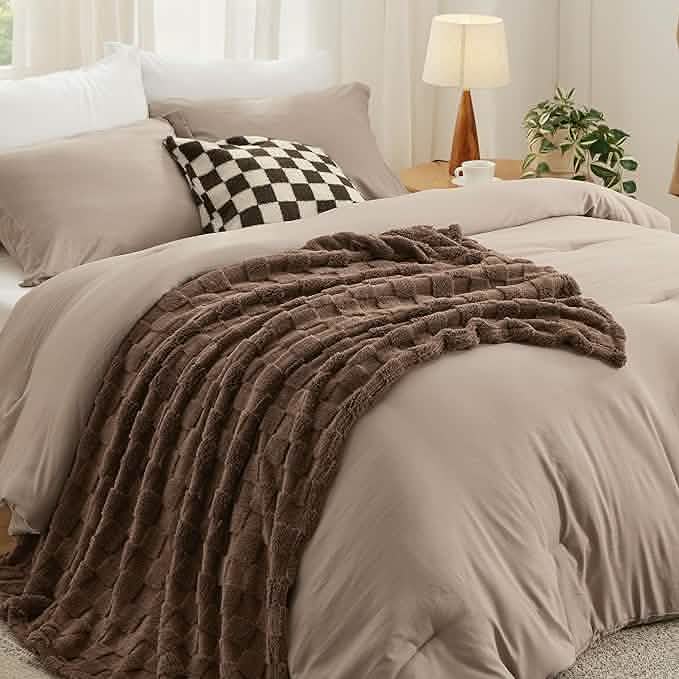 GentleSoft™ Checkered Comforter Set