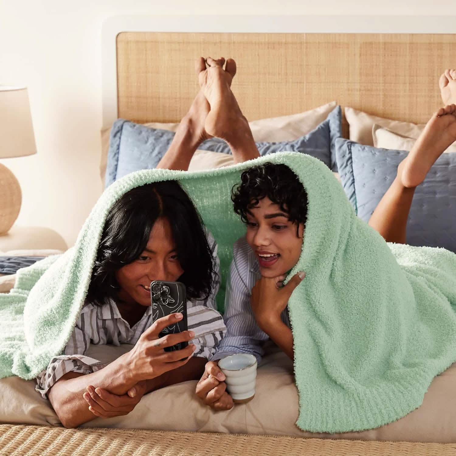 GentleSoft™ Feather Yarn Throw Blanket