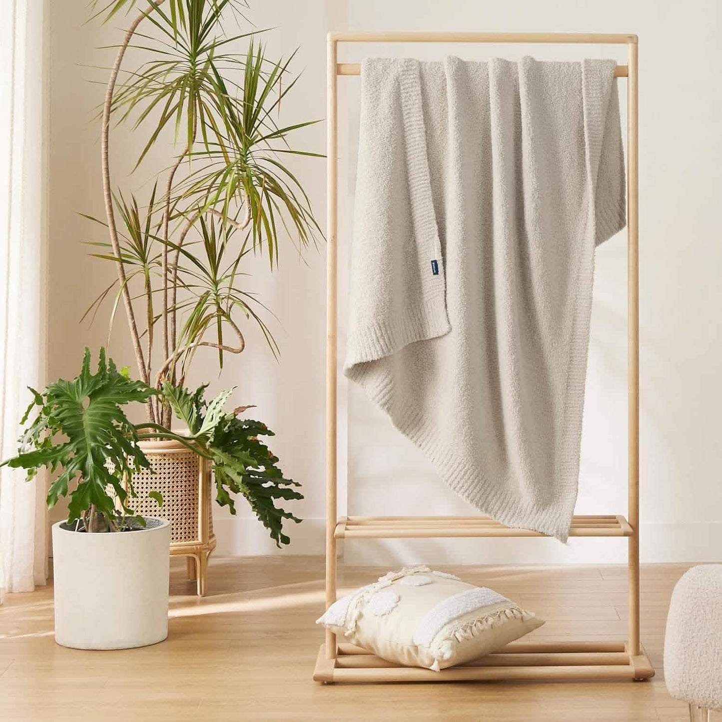 GentleSoft™ Feather Yarn Throw Blanket