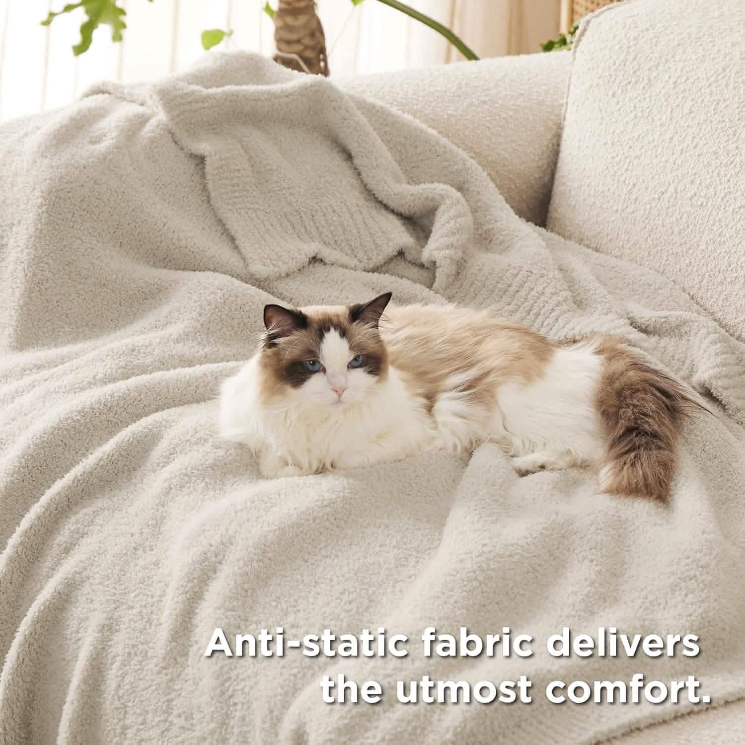 GentleSoft™ Feather Yarn Throw Blanket