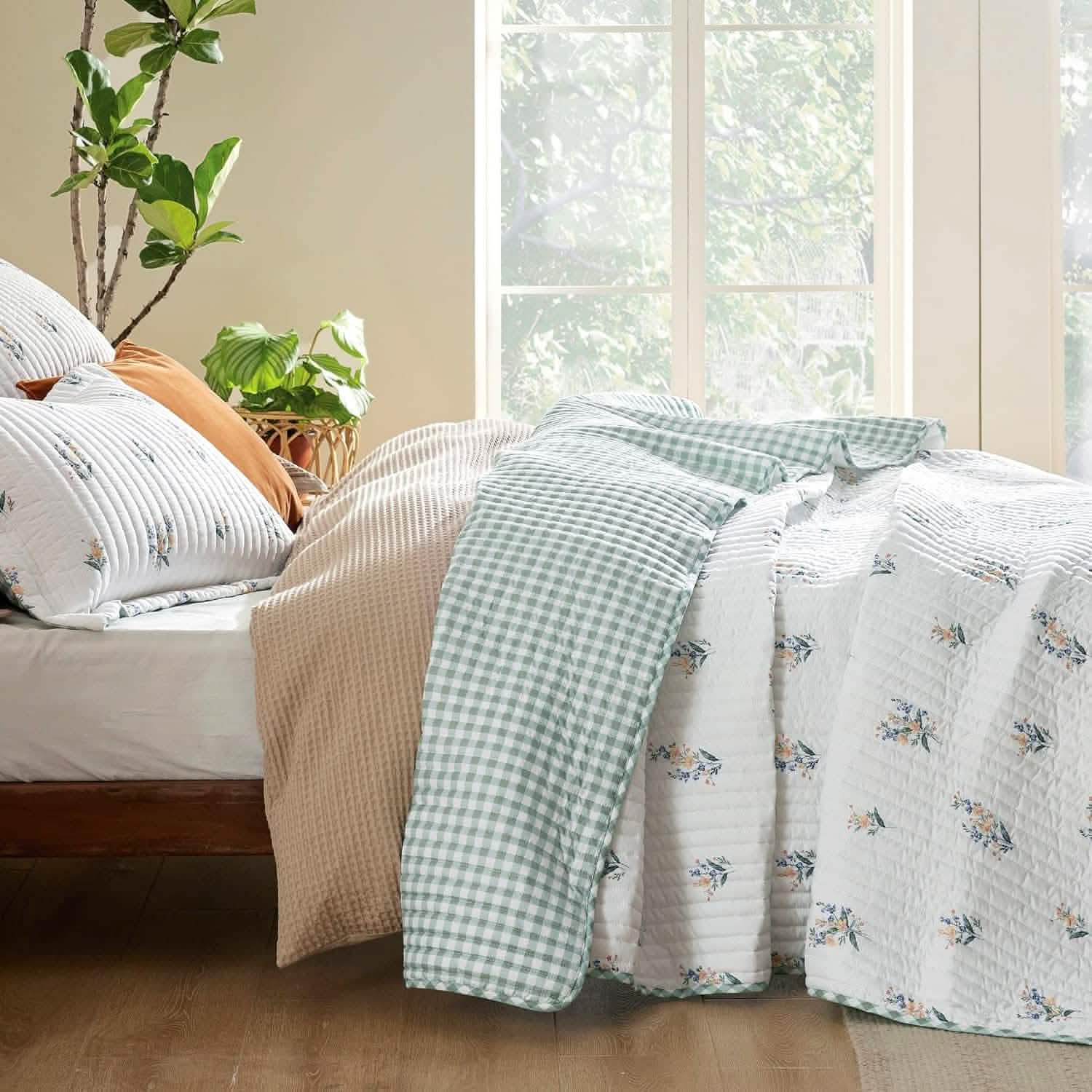 GentleSoft™ Botanical Quilt Set