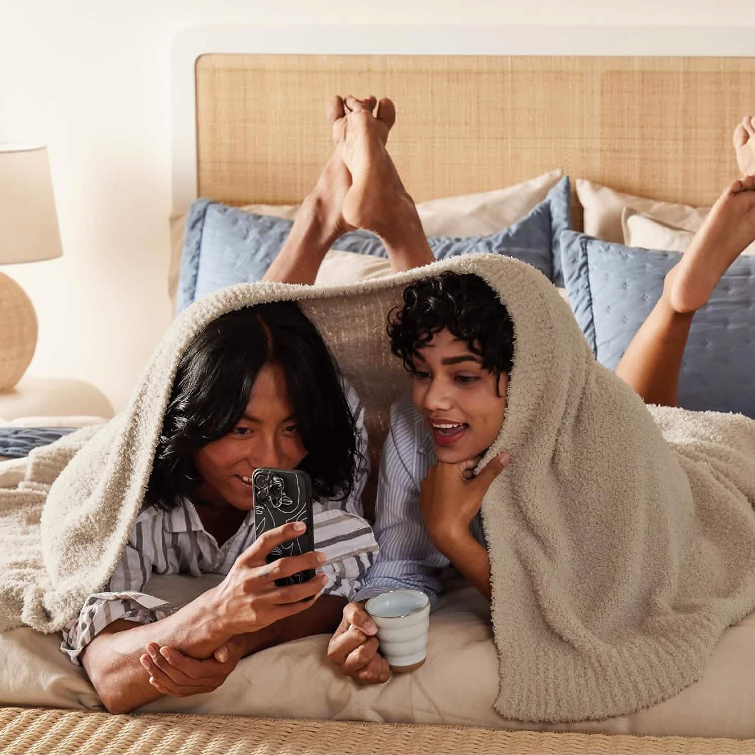 GentleSoft™ Feather Yarn Throw Blanket
