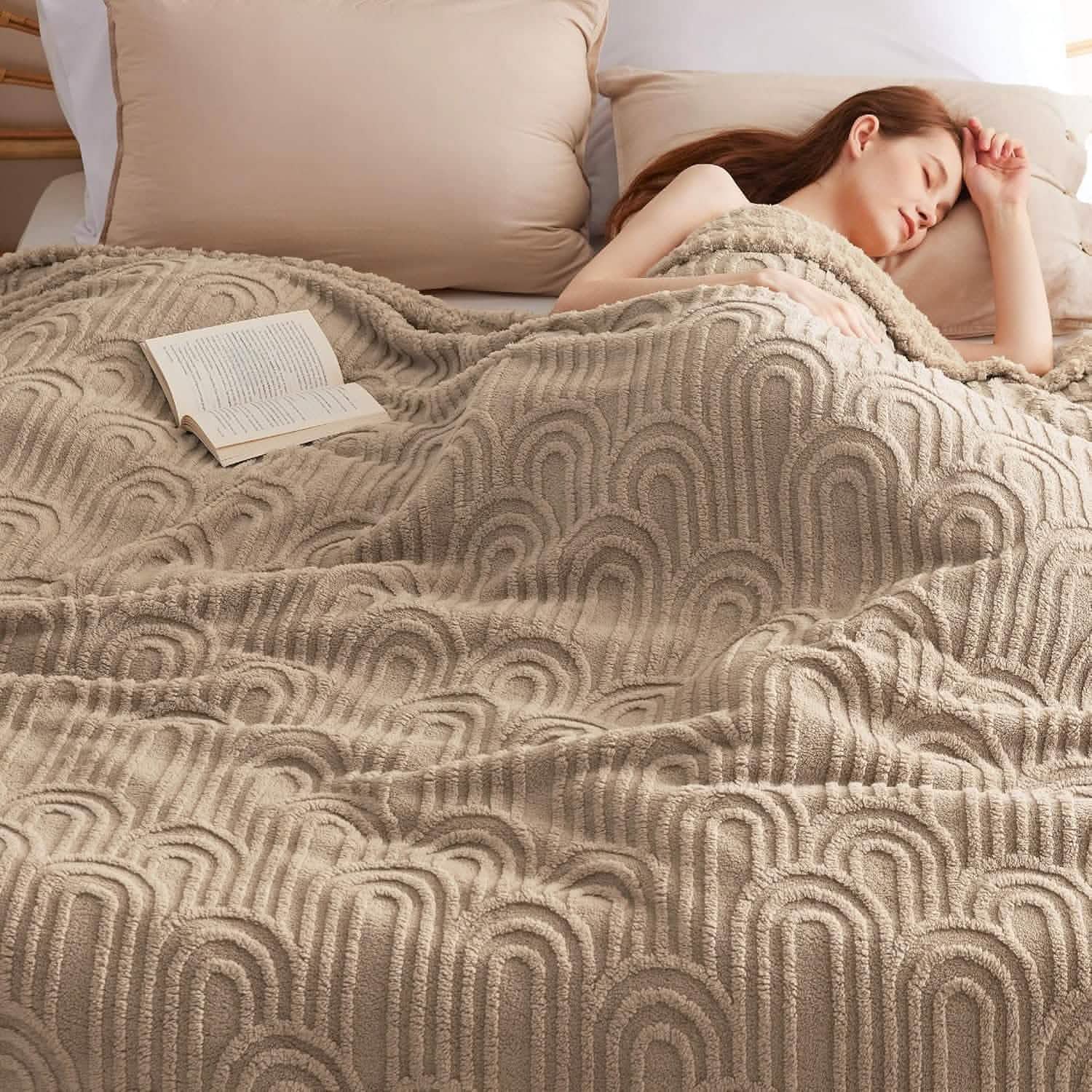 GentleSoft™ Arch Shaggy Sherpa Fleece Blanket