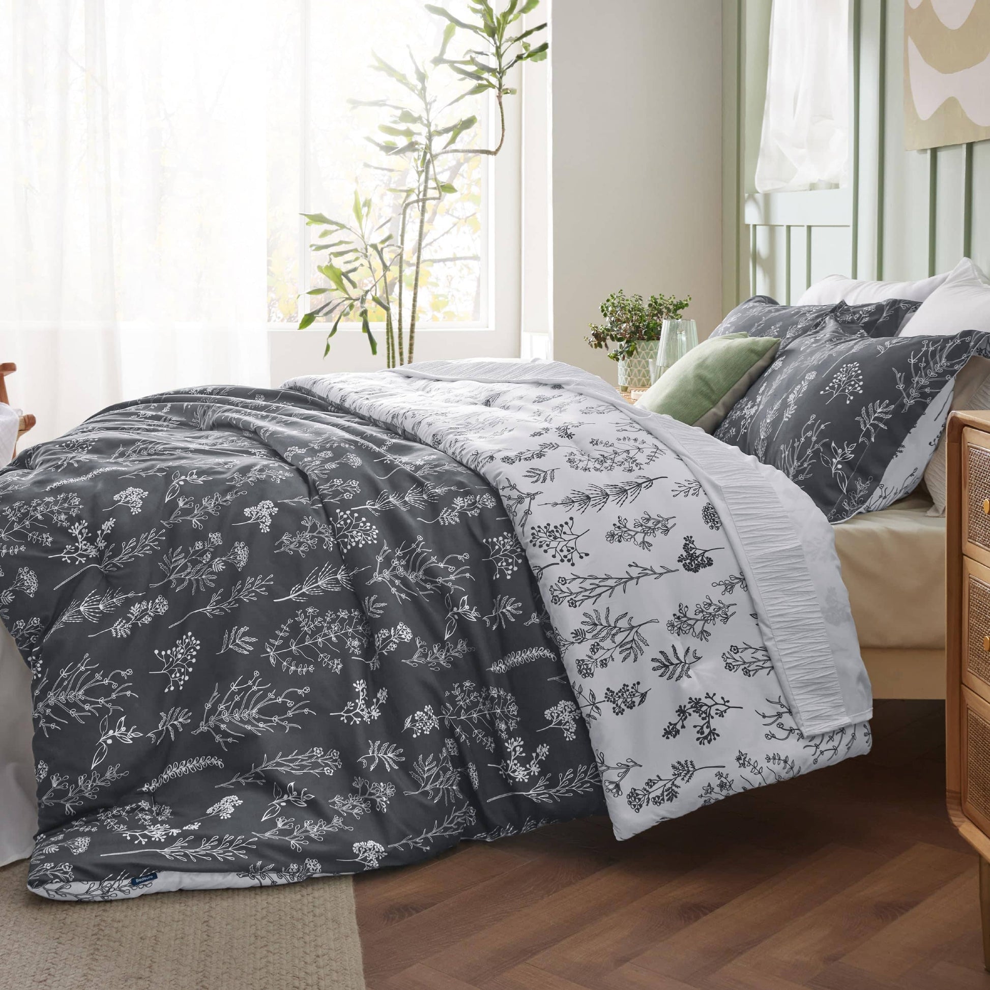 GentleSoft™ Retro Botanical Comforter Set