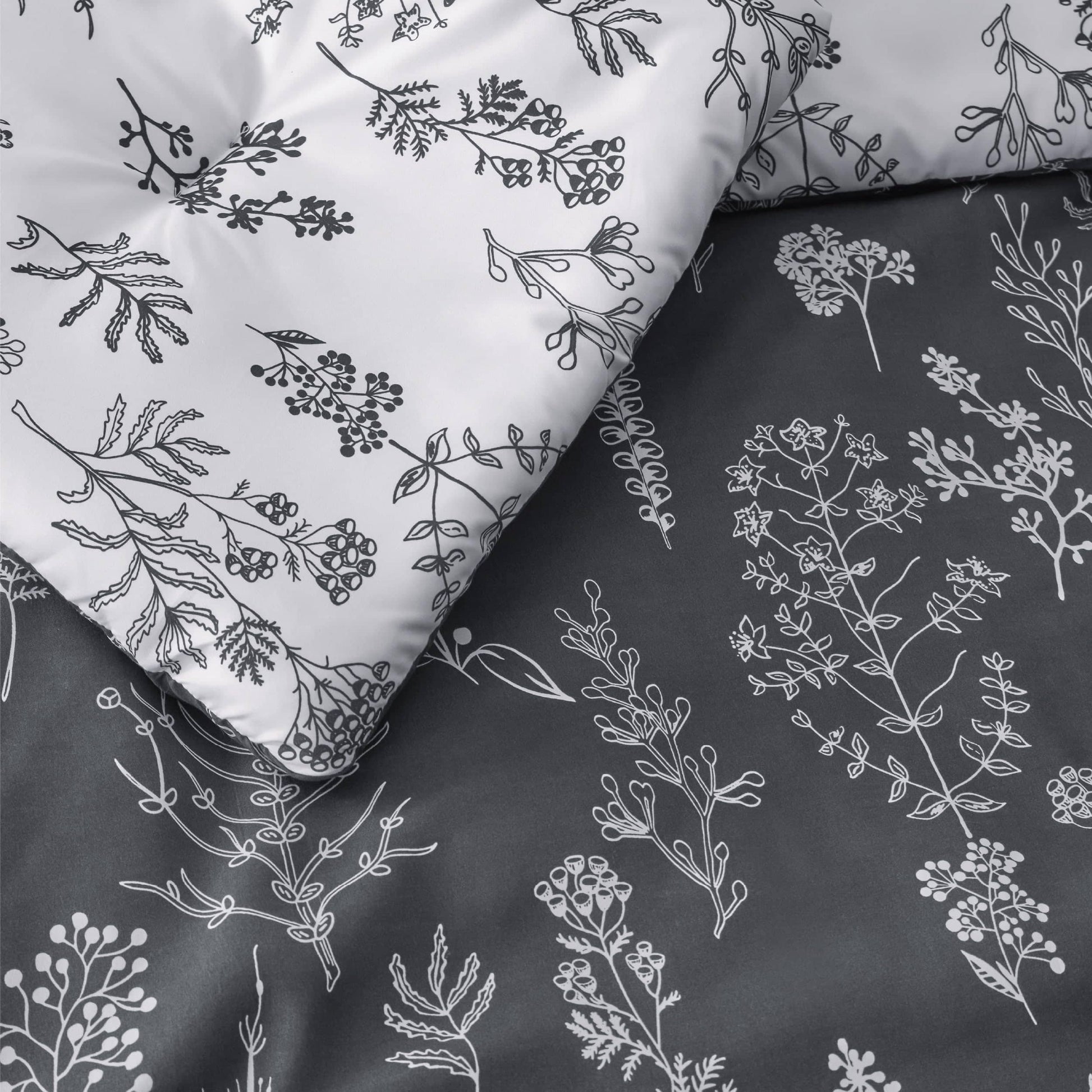 GentleSoft™ Retro Botanical Comforter Set