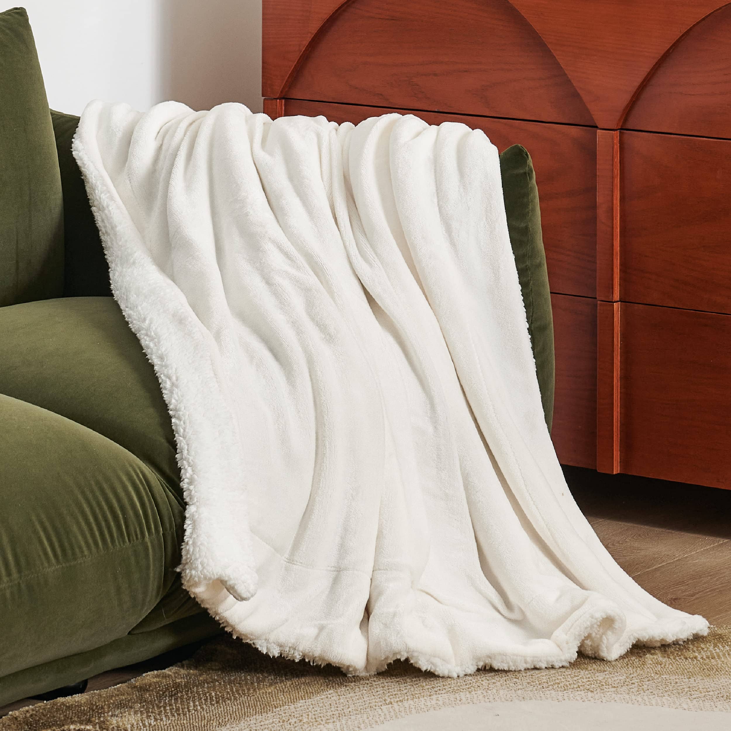 Sherpa and Fleece Reversable Blanket