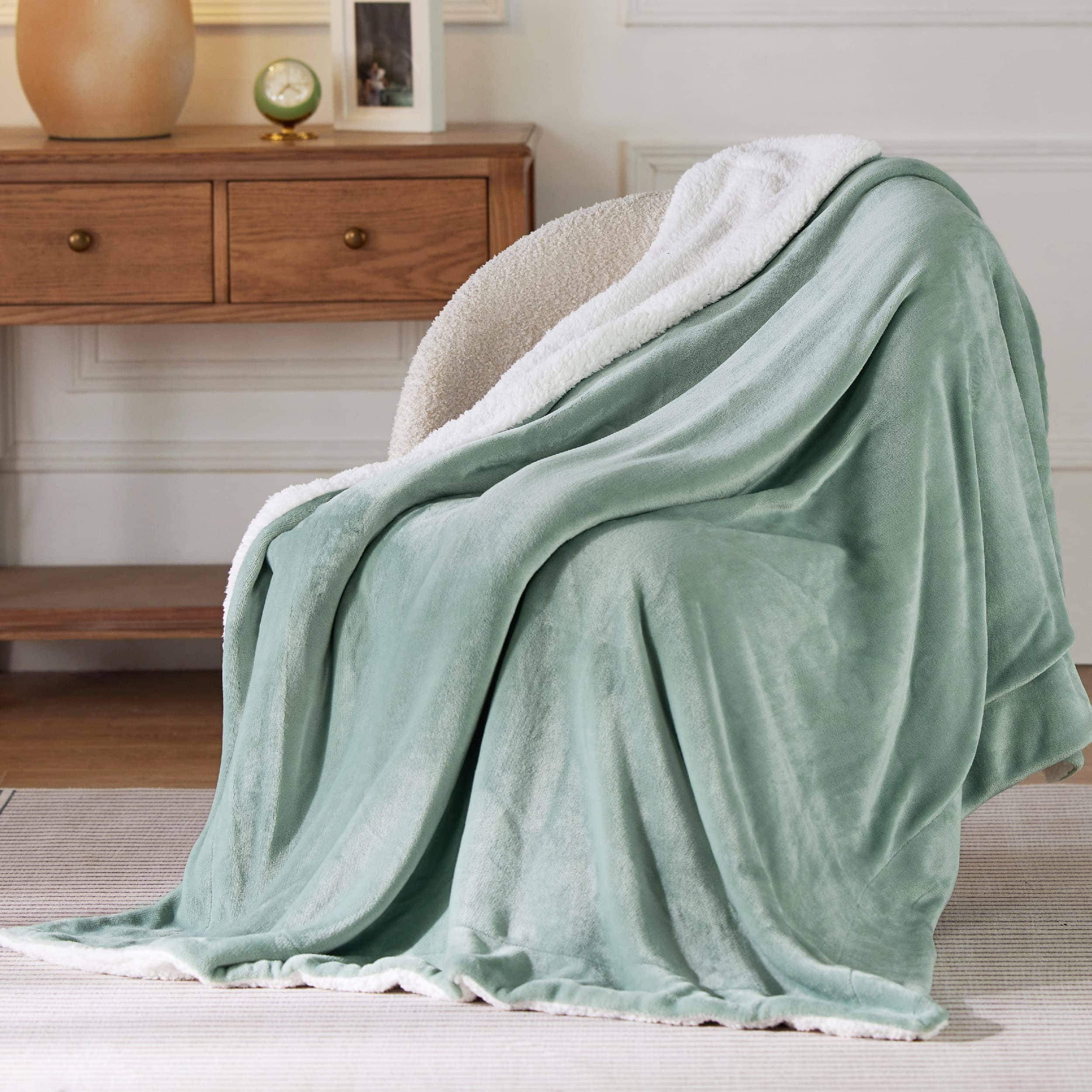 Sherpa and Fleece Reversable Blanket