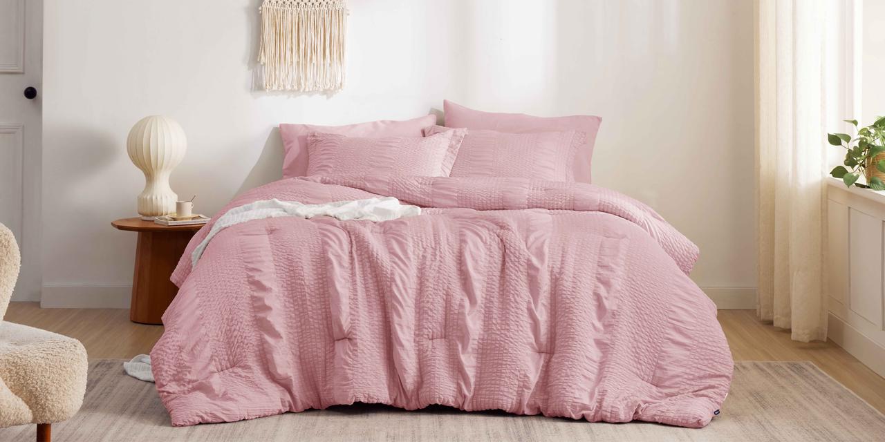 Welcome the Summer with Bedsure Seersucker Bed-in-a-Bag in Light Pink