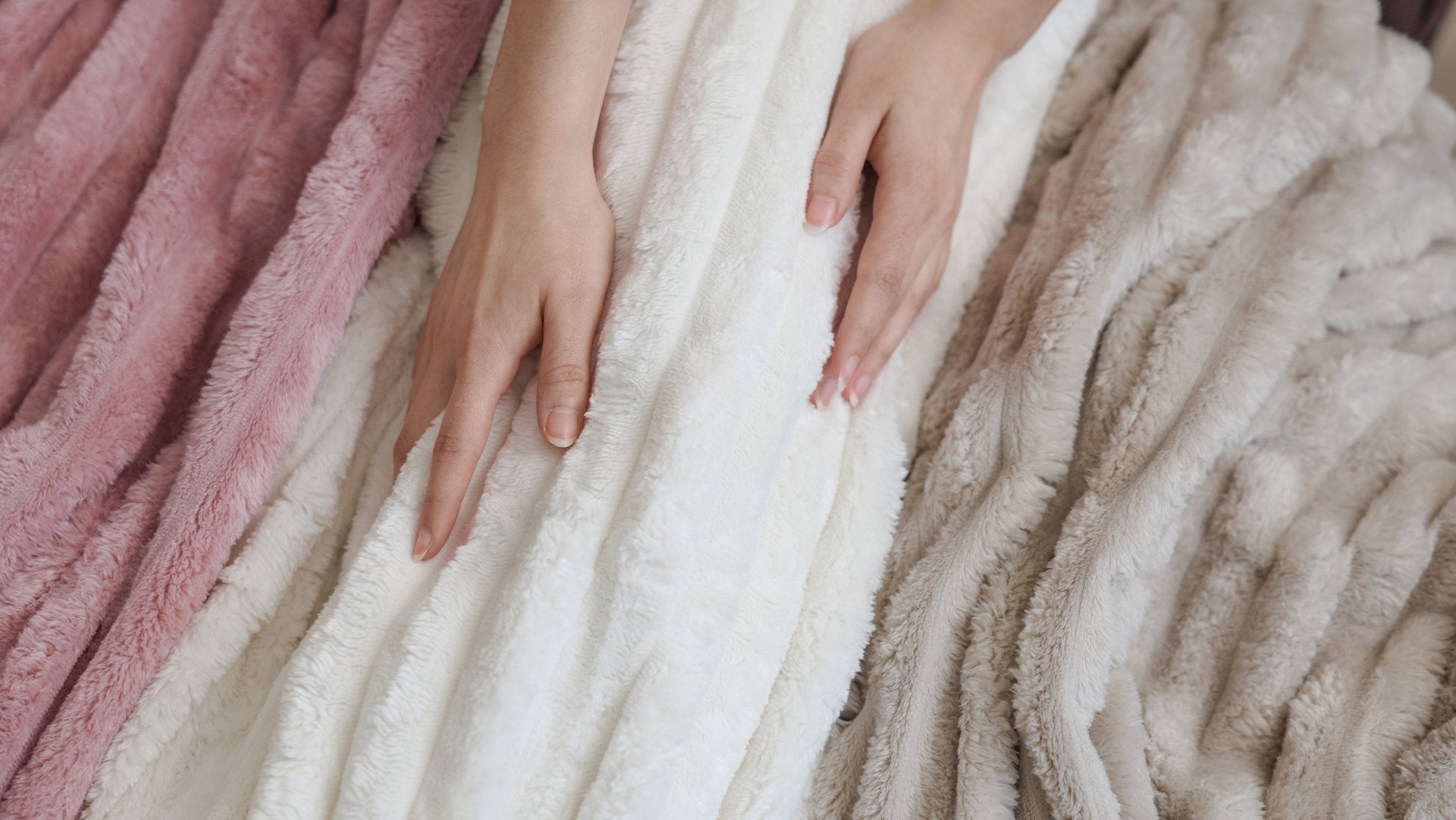 Cozy Throw Blankets for Women: What the Search Actually Means