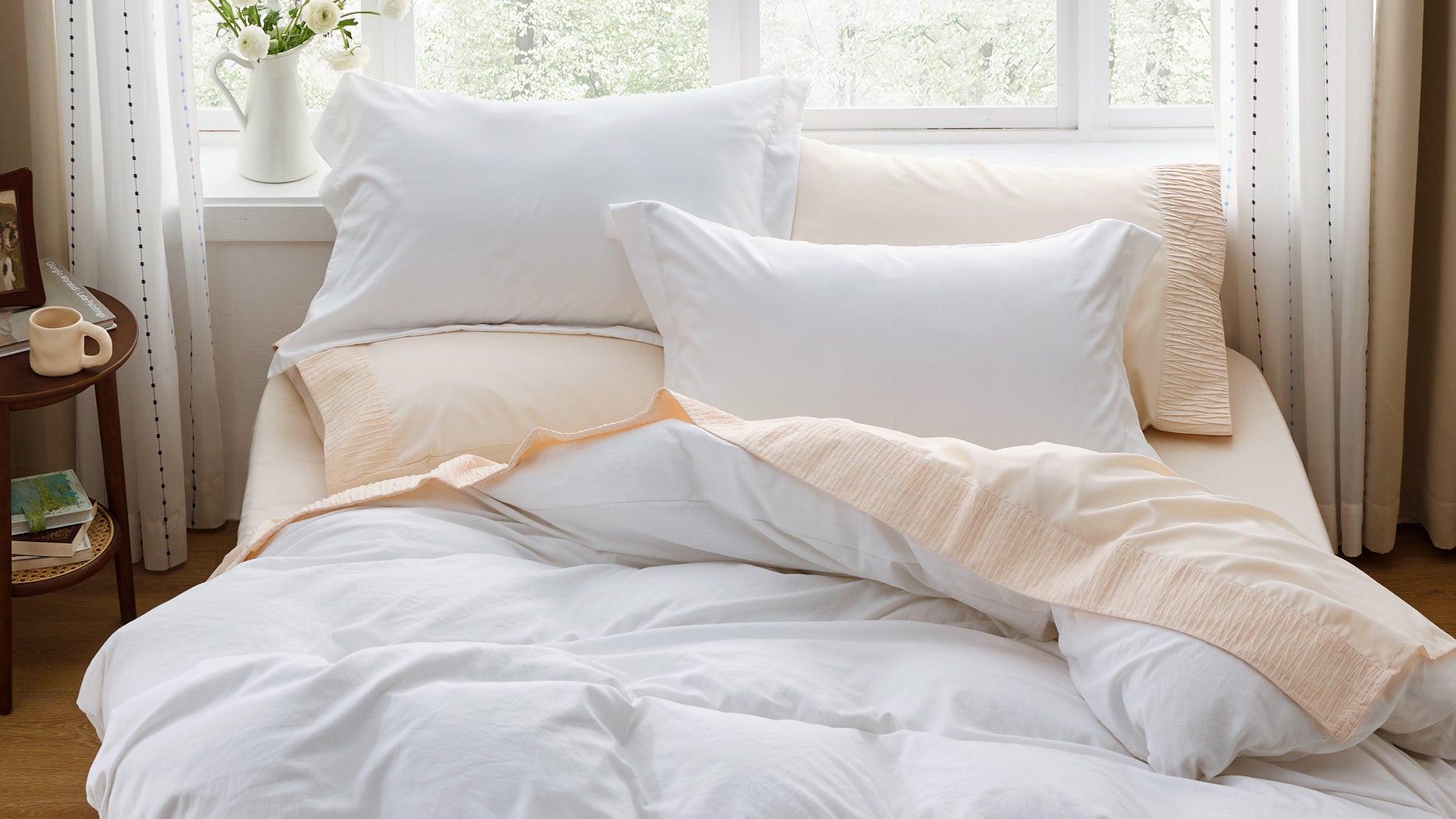White Comforters for a Hotel-Like Bedroom: Keeping Them Actually White