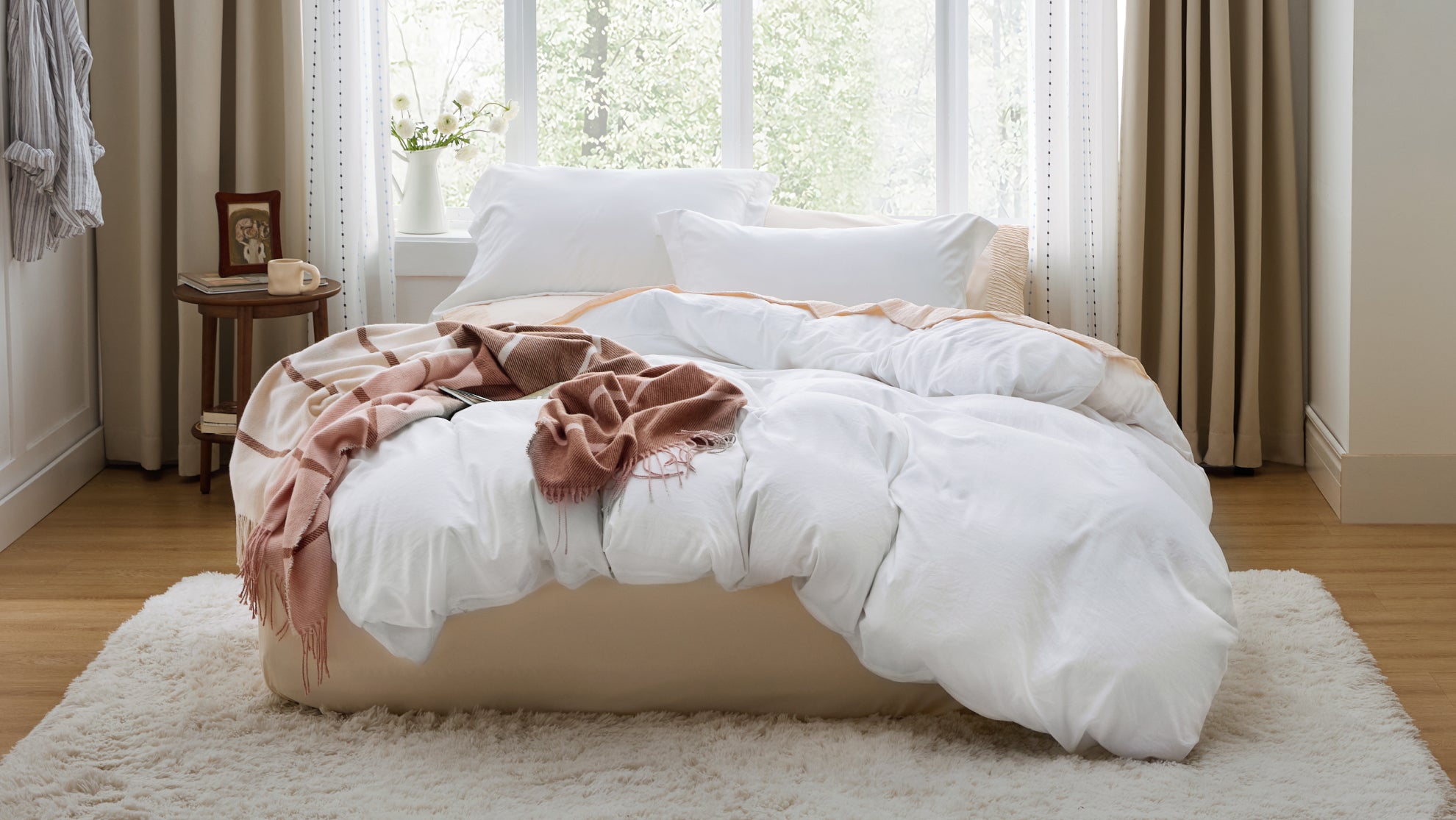 White Microfiber Duvet Covers: Keeping the Crisp Look Without the Cotton Price