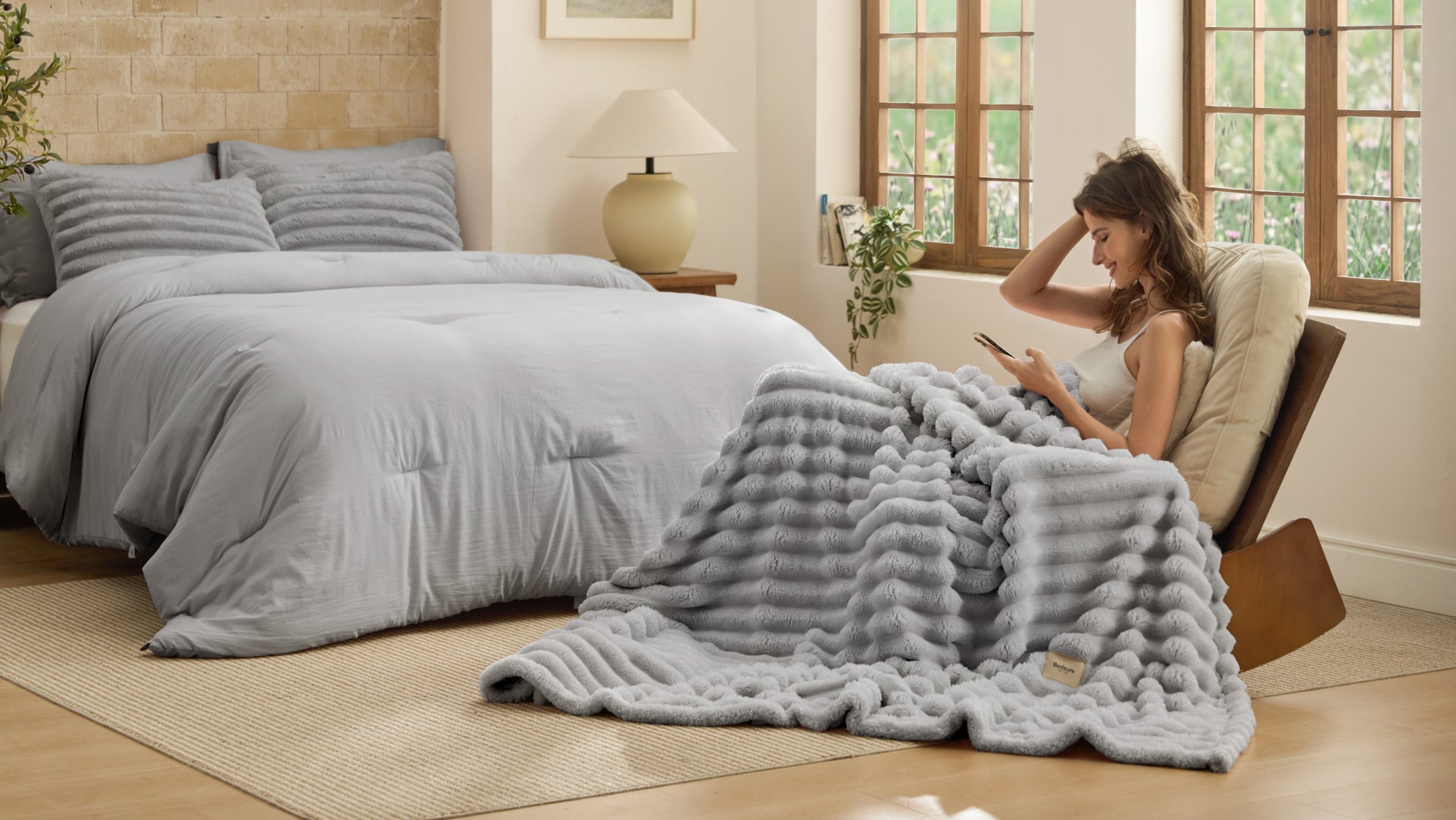 Sherpa, Fleece, or a 2-in-1 Comforter Set? Choosing Layers for Changing Seasons