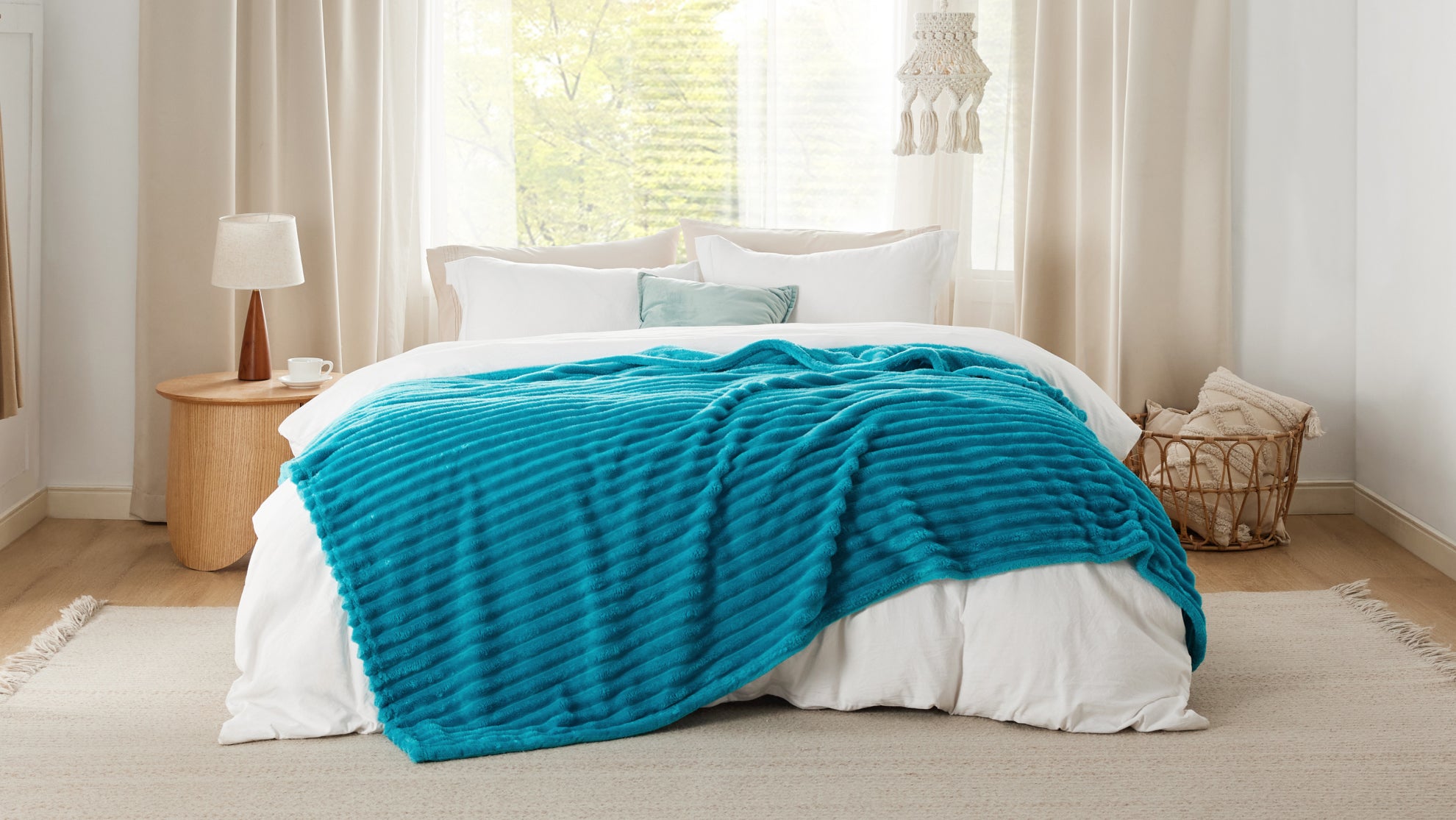 2026 Throw Blanket Colors: Deep Teal Explained for People Who Don't Follow Trend Reports