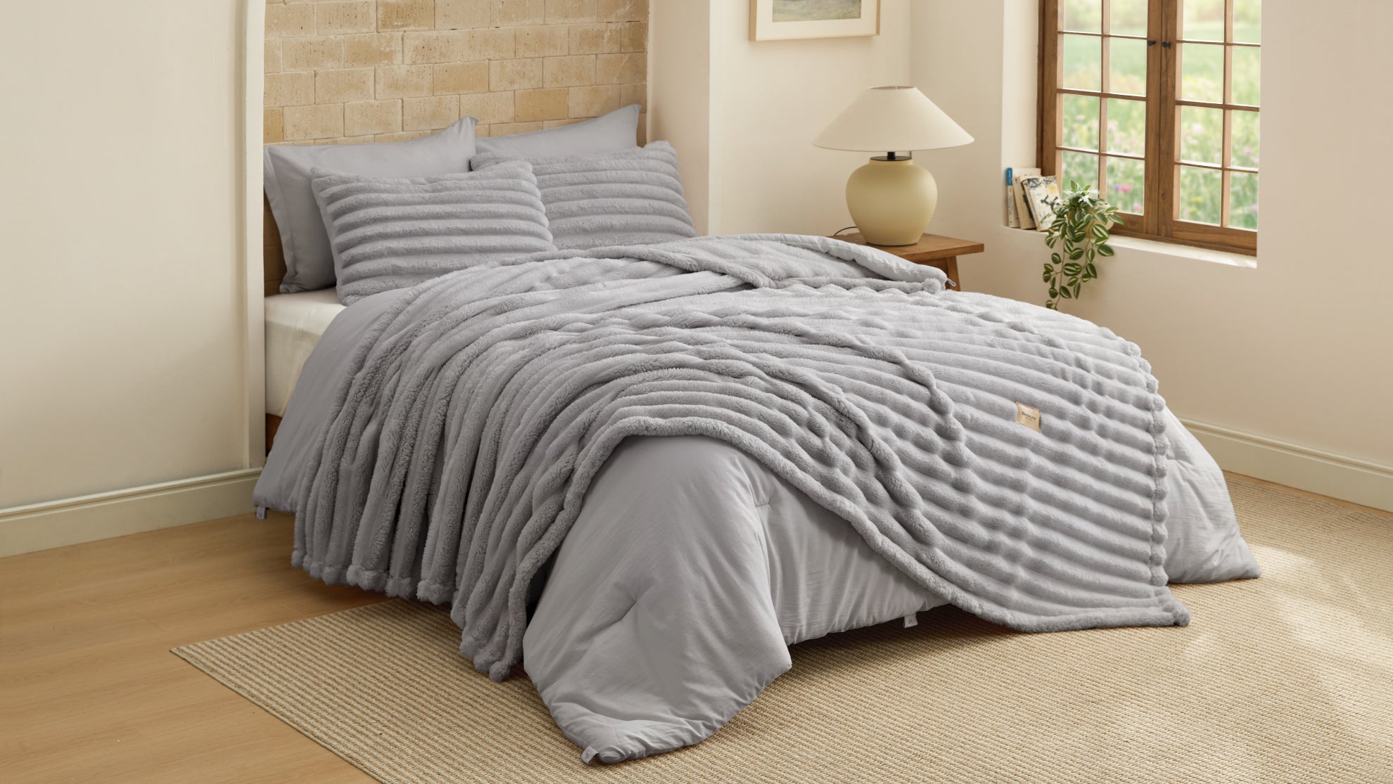 How to Choose a 2-in-1 Comforter Set for Changing Seasons