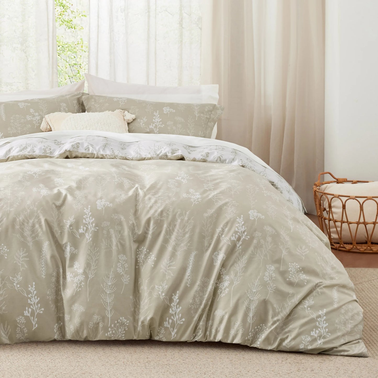 Reversible Floral Print Comforter Set