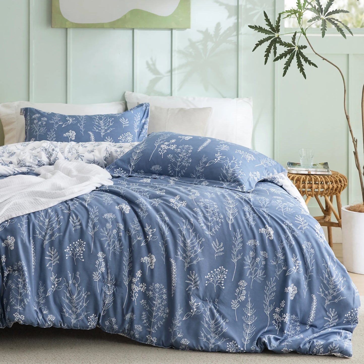 Reversible Floral Print Comforter Set