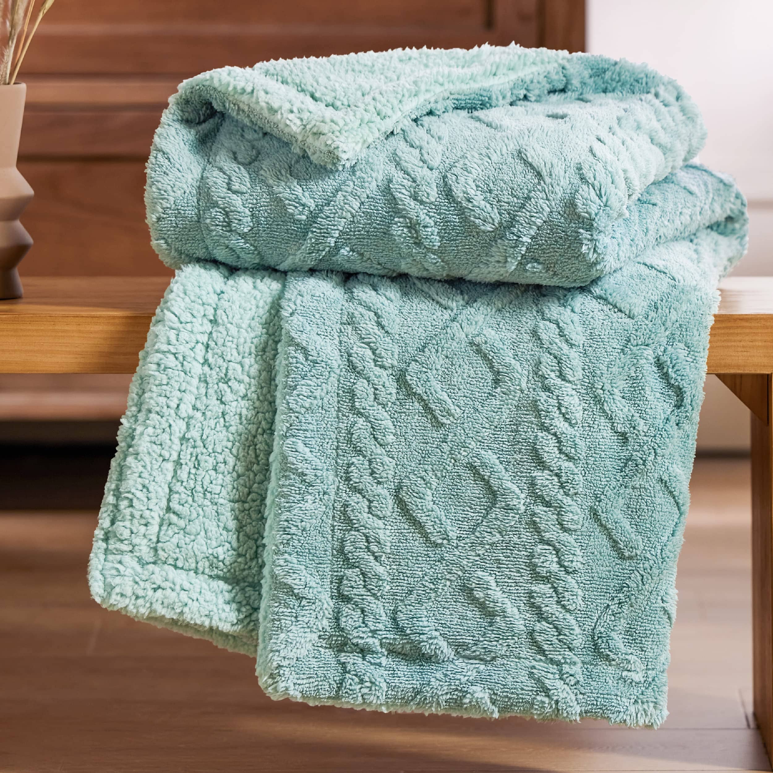 Bedsure Fuzzy Soft Sherpa Throw Blanket