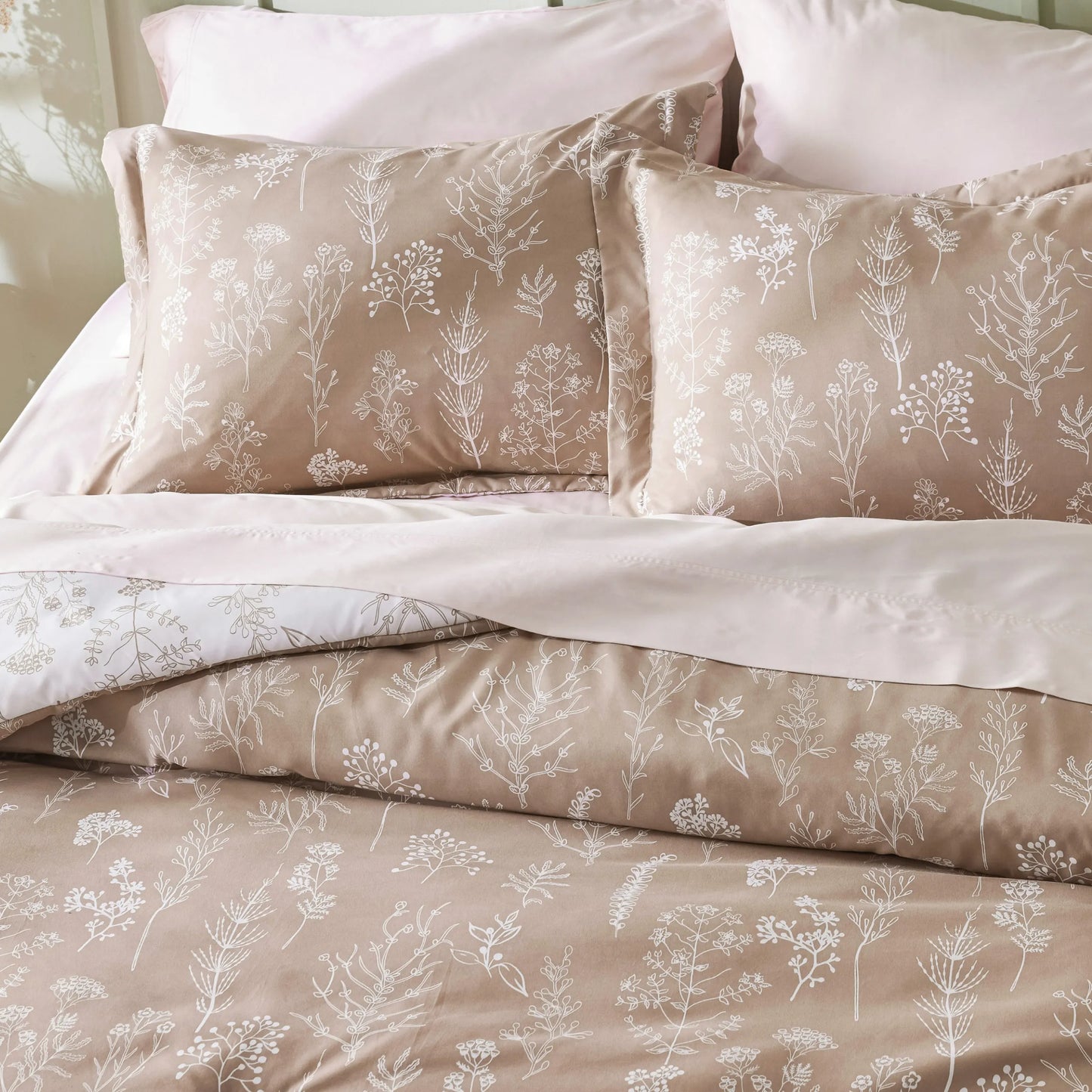 Reversible Floral Print Comforter Set