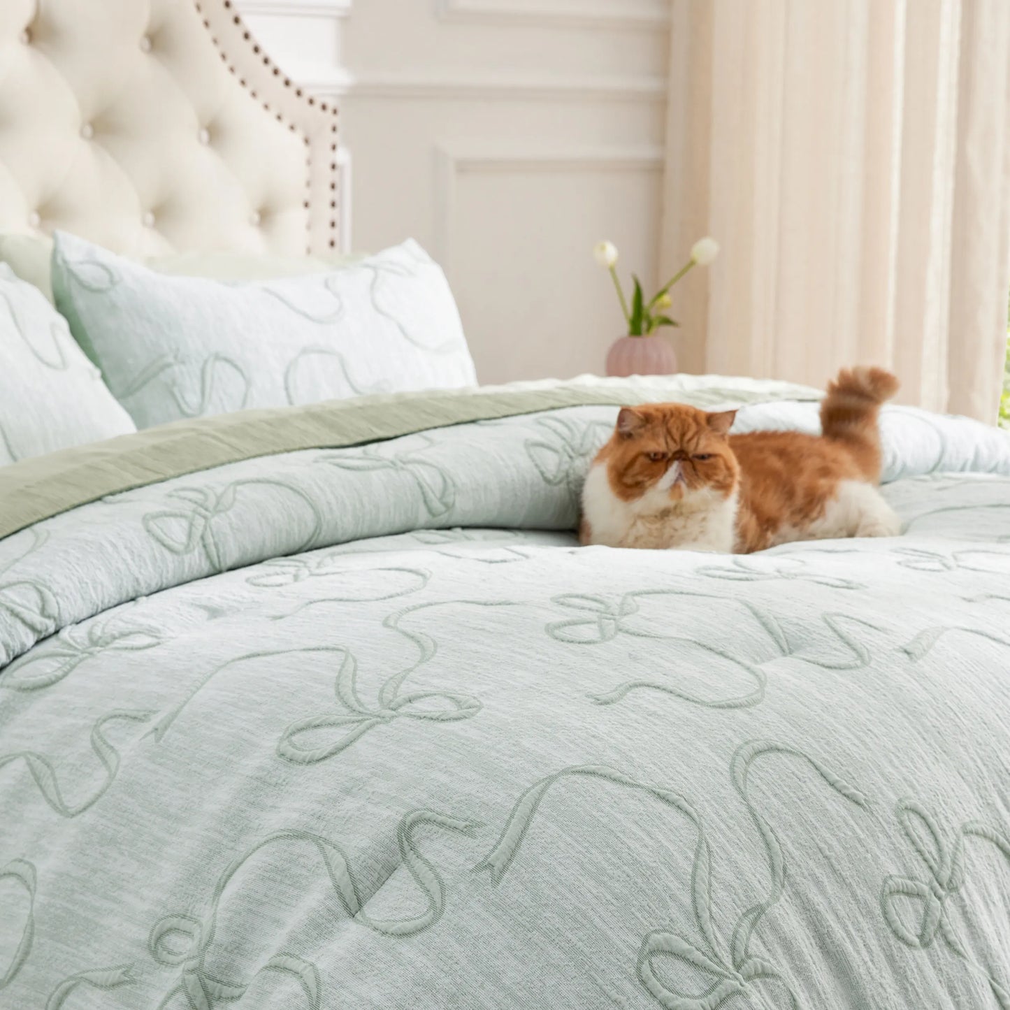 Graceful Bow Jacquard Comforter Set