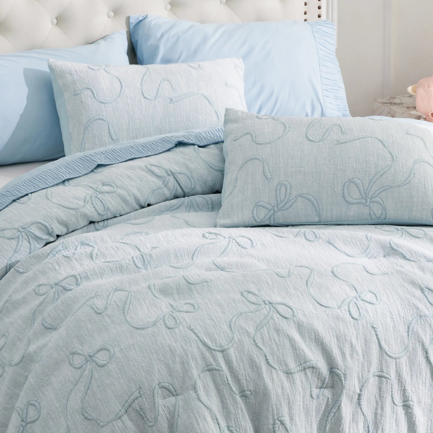 Graceful Bow Jacquard Comforter Set