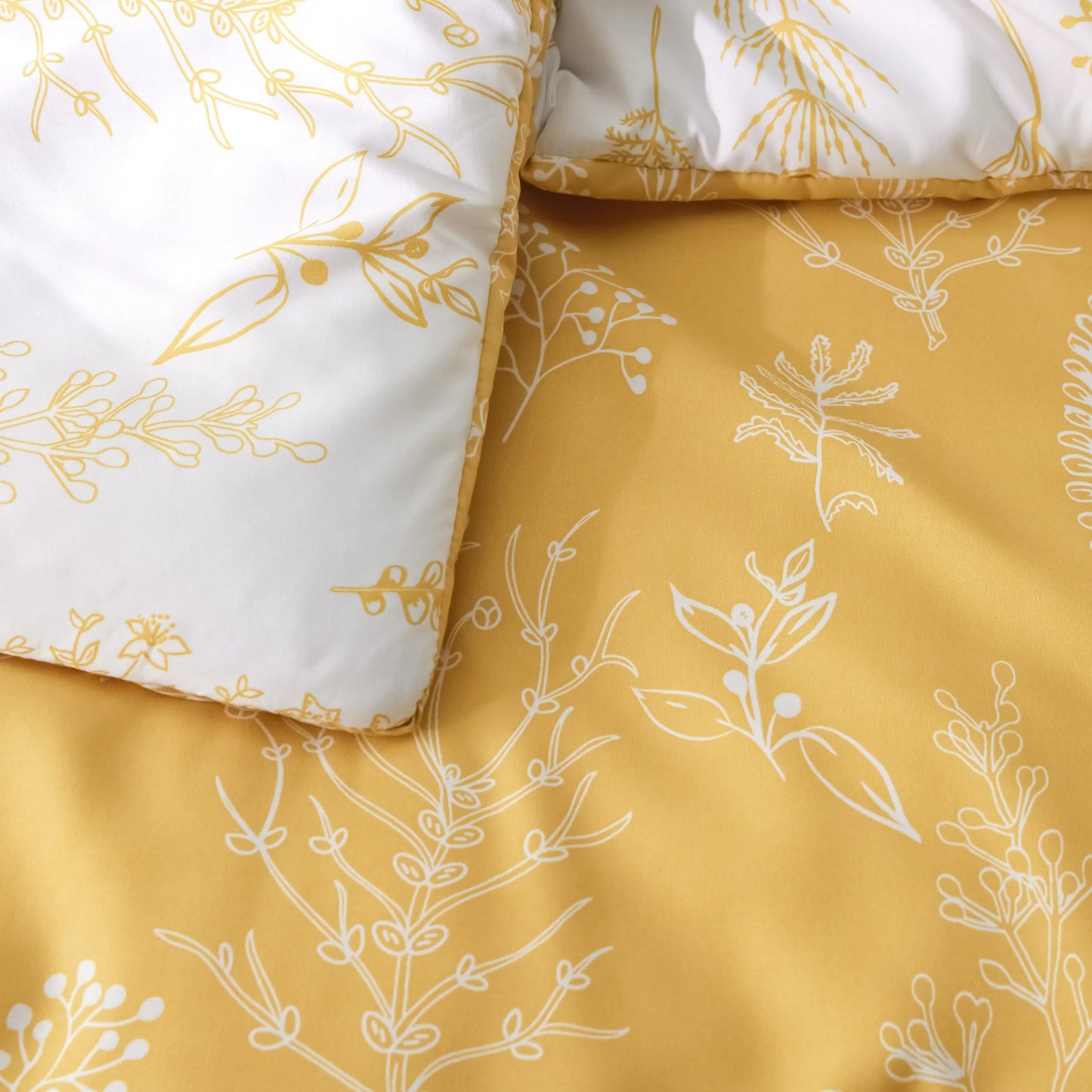 Reversible Floral Print Comforter Set