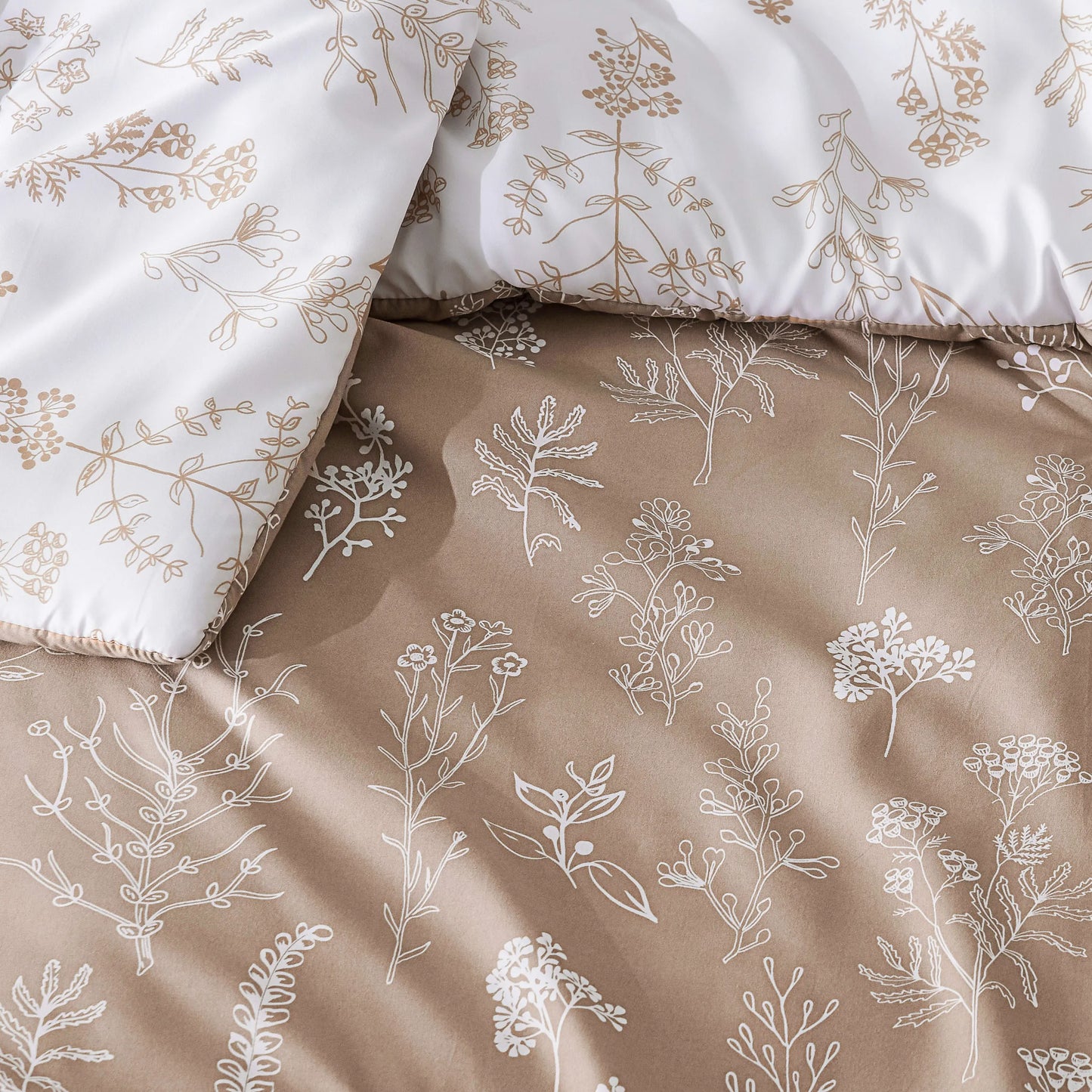 Reversible Floral Print Comforter Set