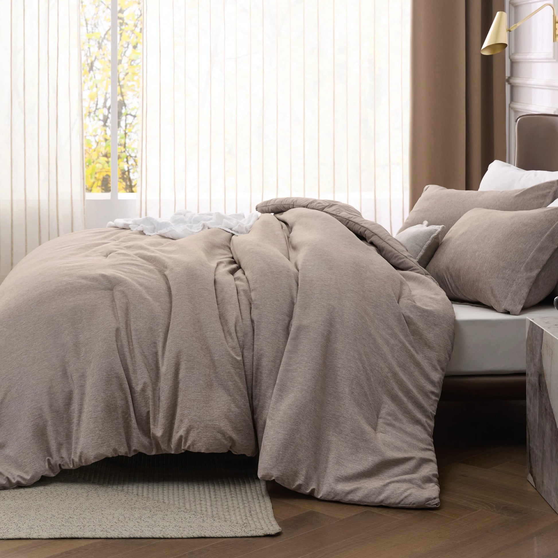 Soft taupe cationic dye comforter set for kids, dual-tone texture, 100gsm polyester.
