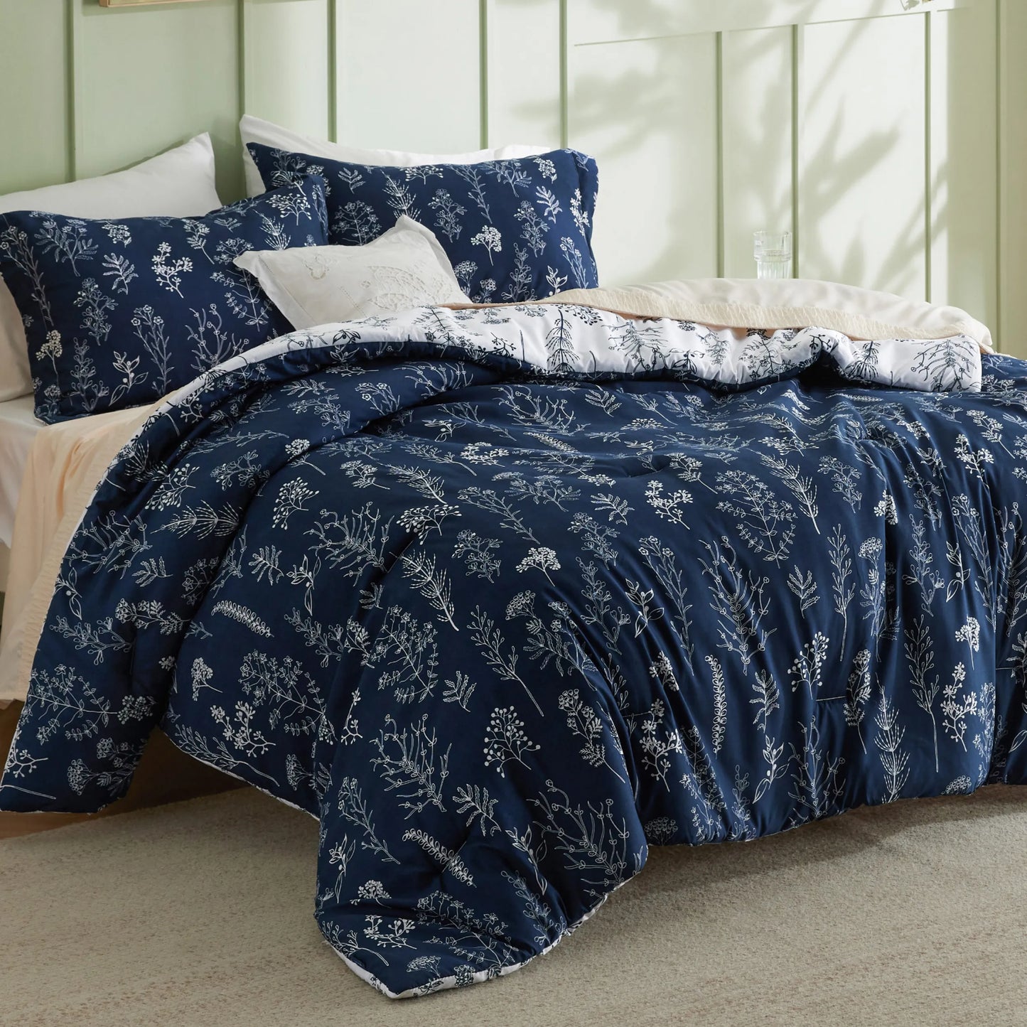 Reversible Floral Print Comforter Set