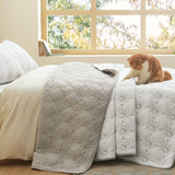 Scrollwork Quilt Set