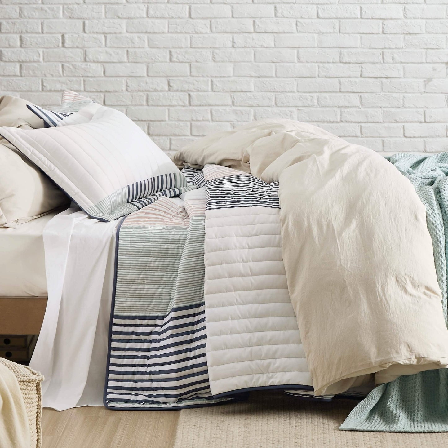 Chill Vibes Quilt Set