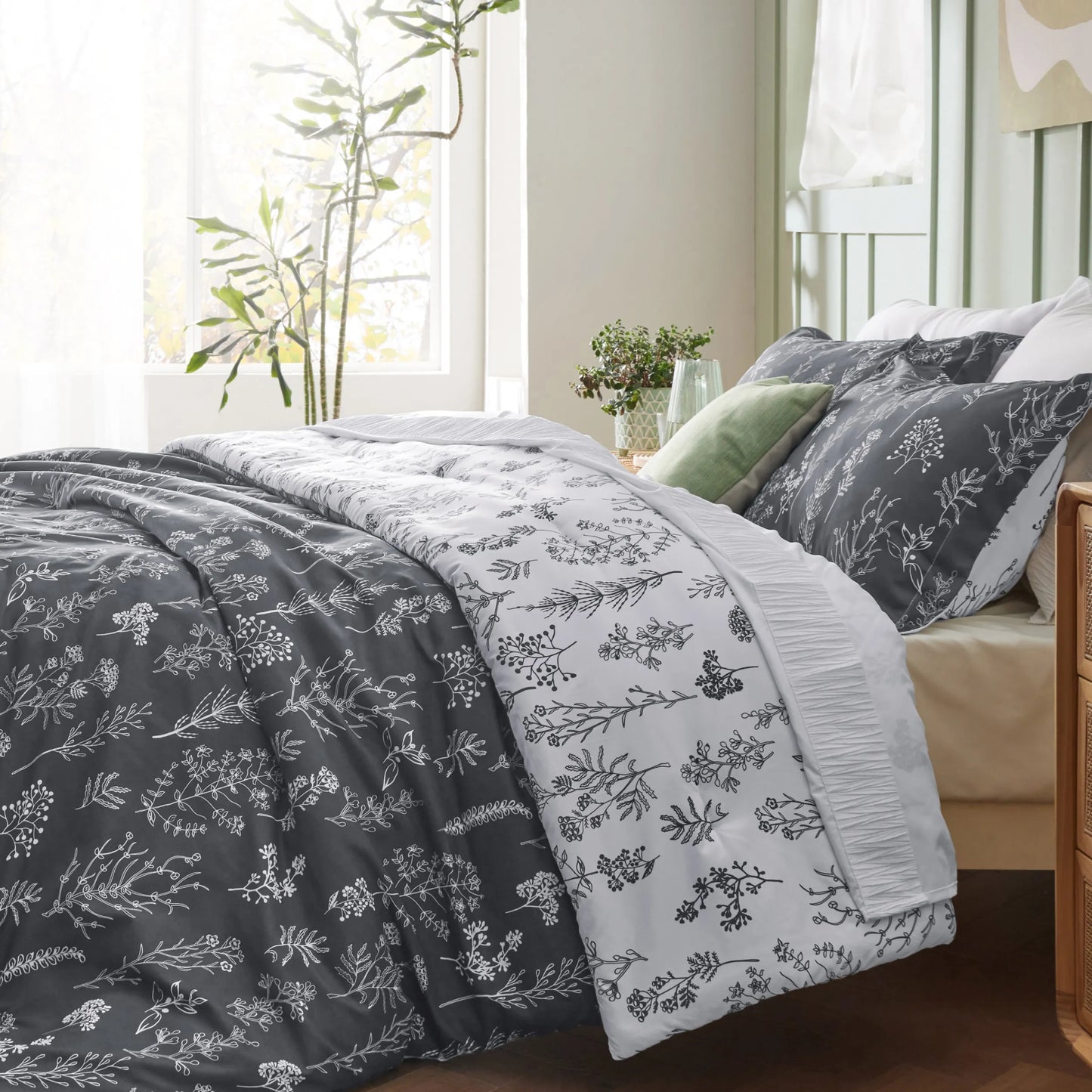 Reversible Floral Print Comforter Set