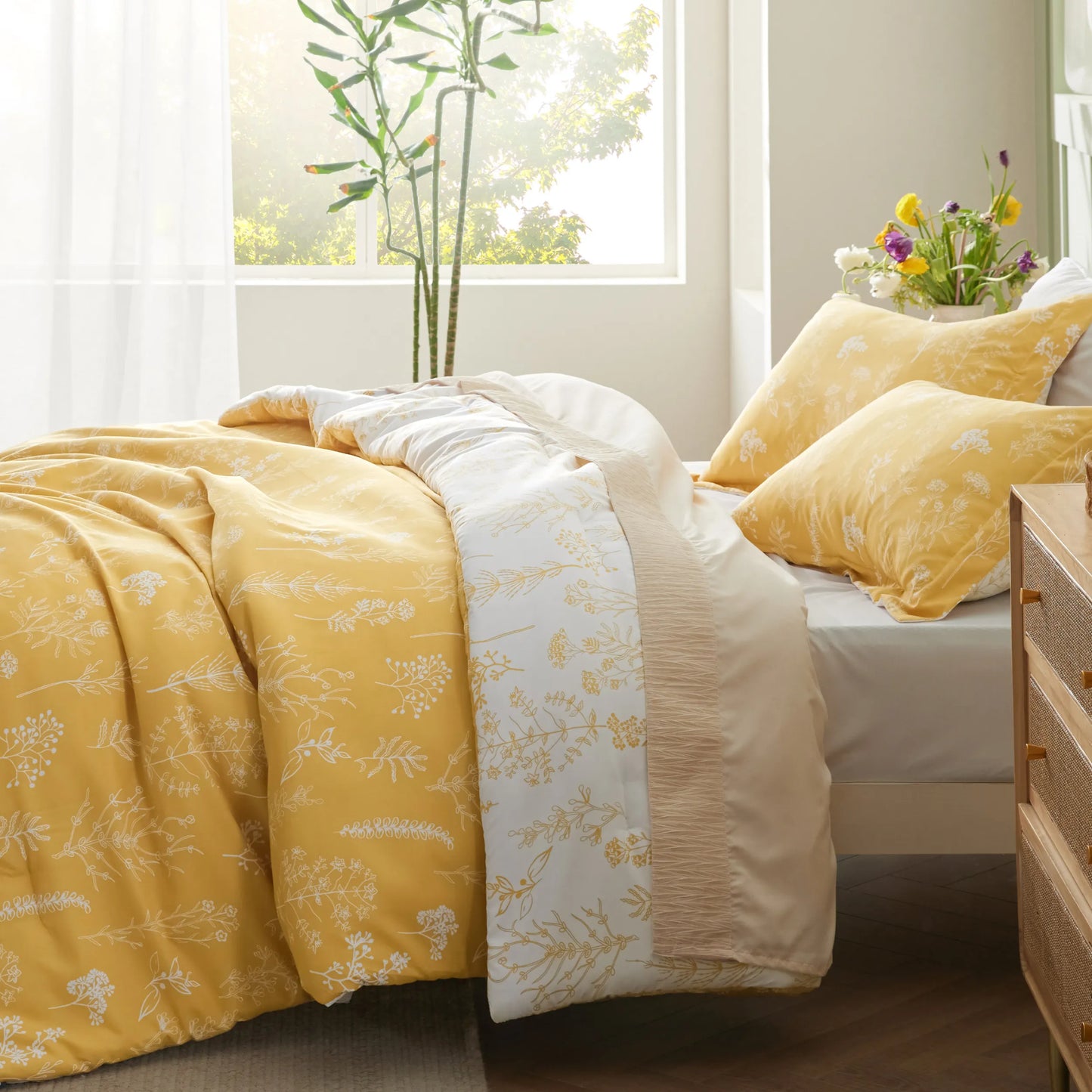 Reversible Floral Print Comforter Set
