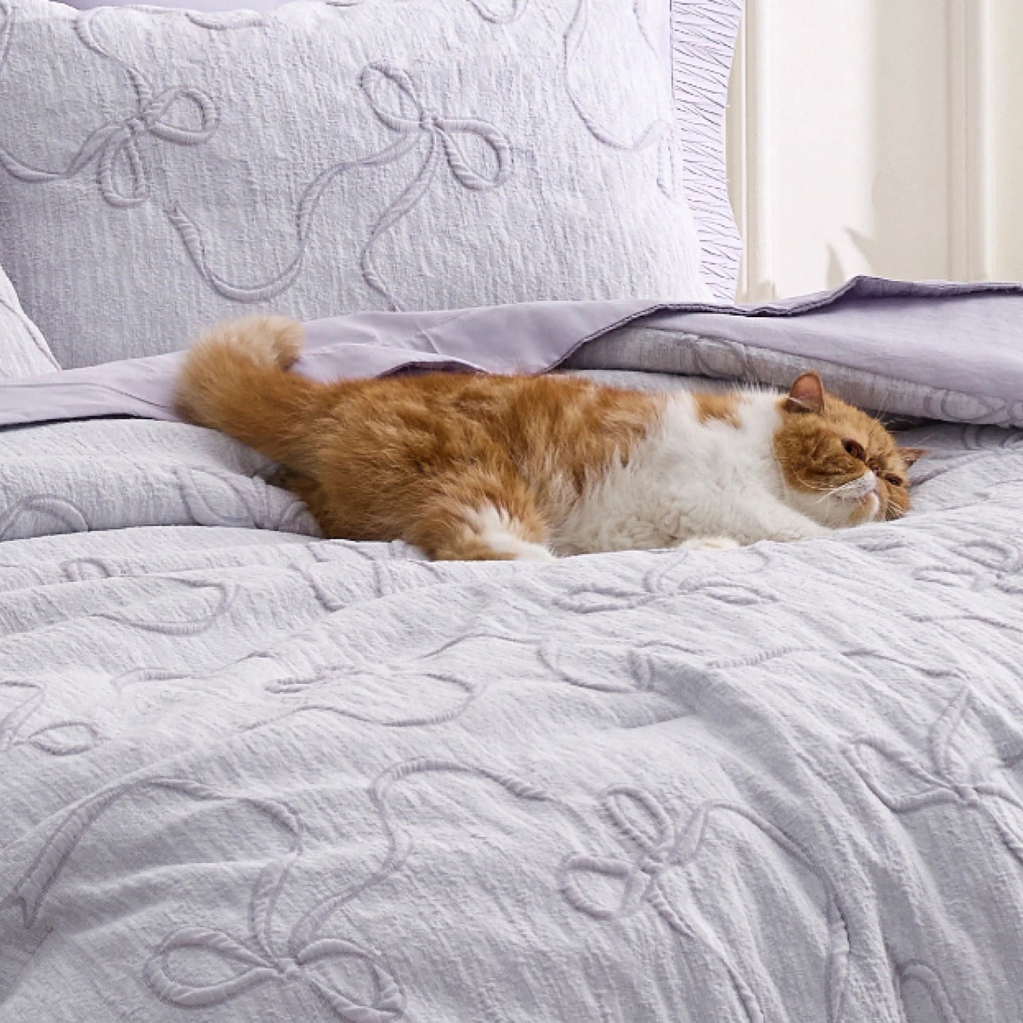 Graceful Bow Jacquard Comforter Set