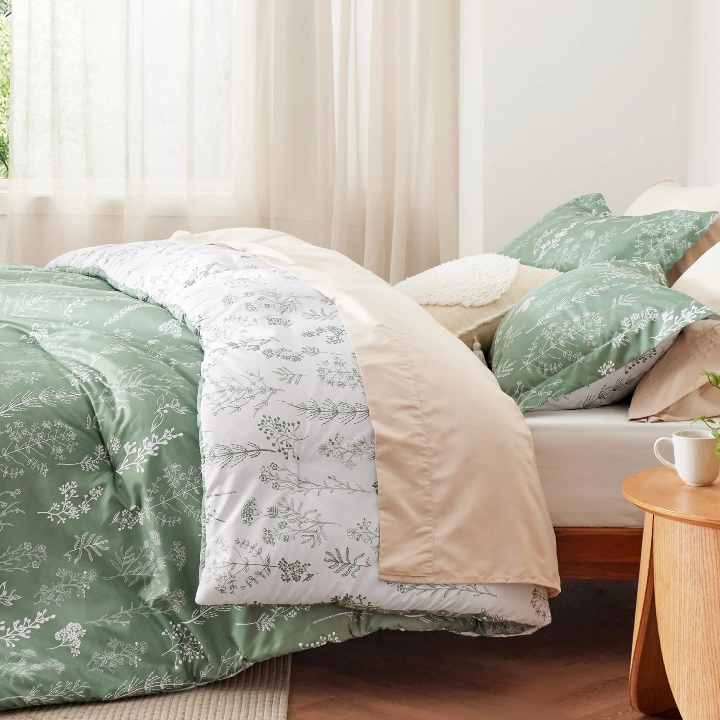 Reversible Floral Print Comforter Set