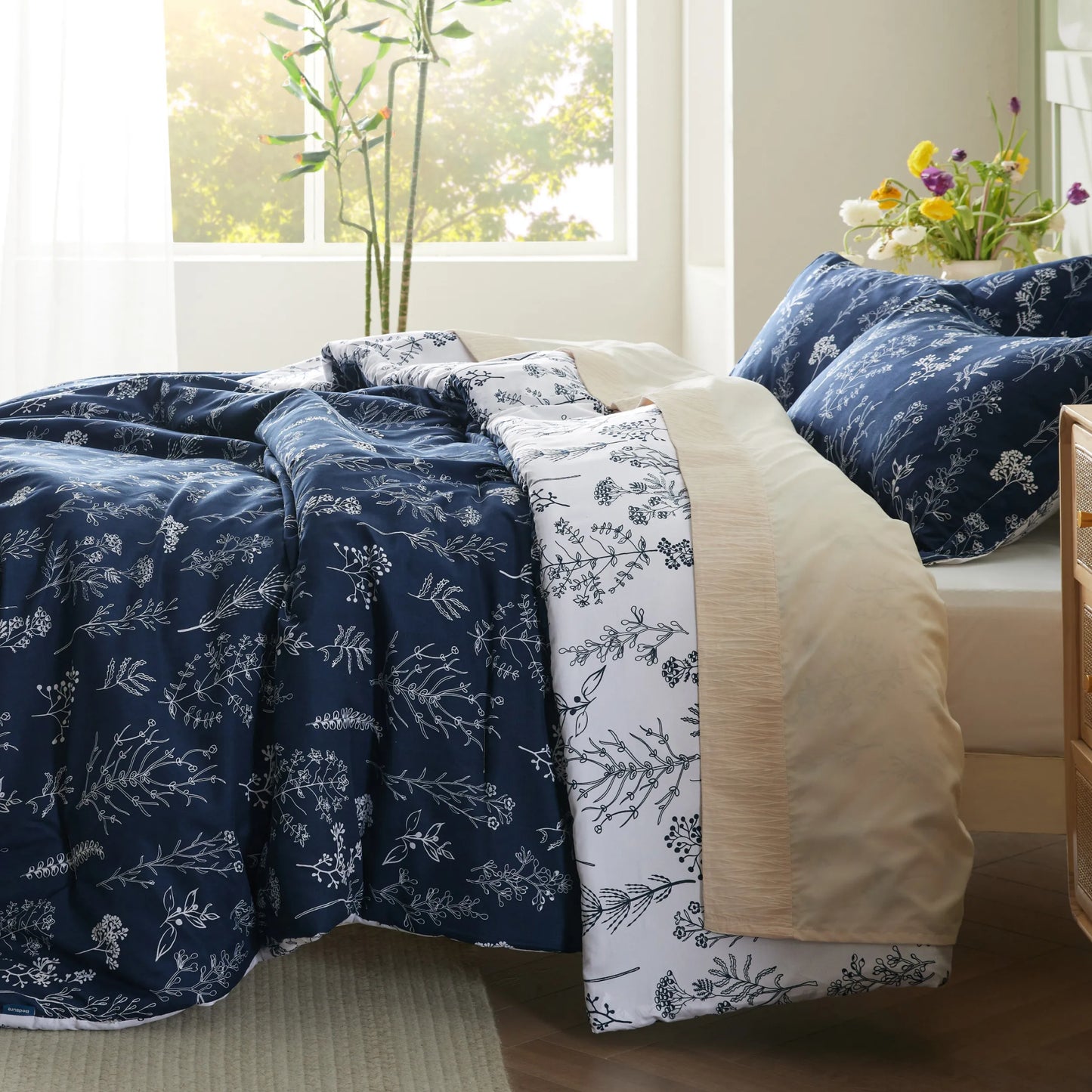 Reversible Floral Print Comforter Set