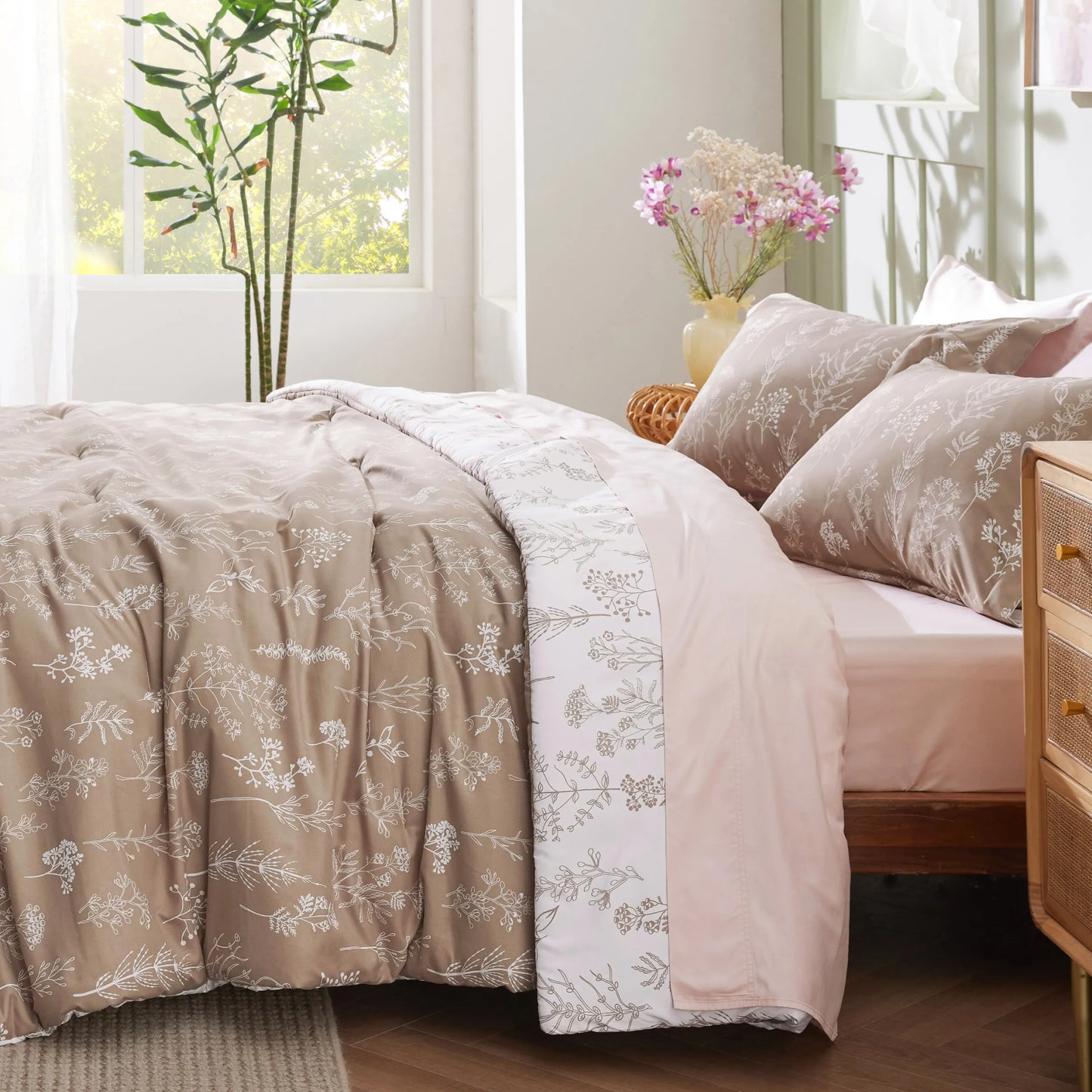 Reversible Floral Print Comforter Set