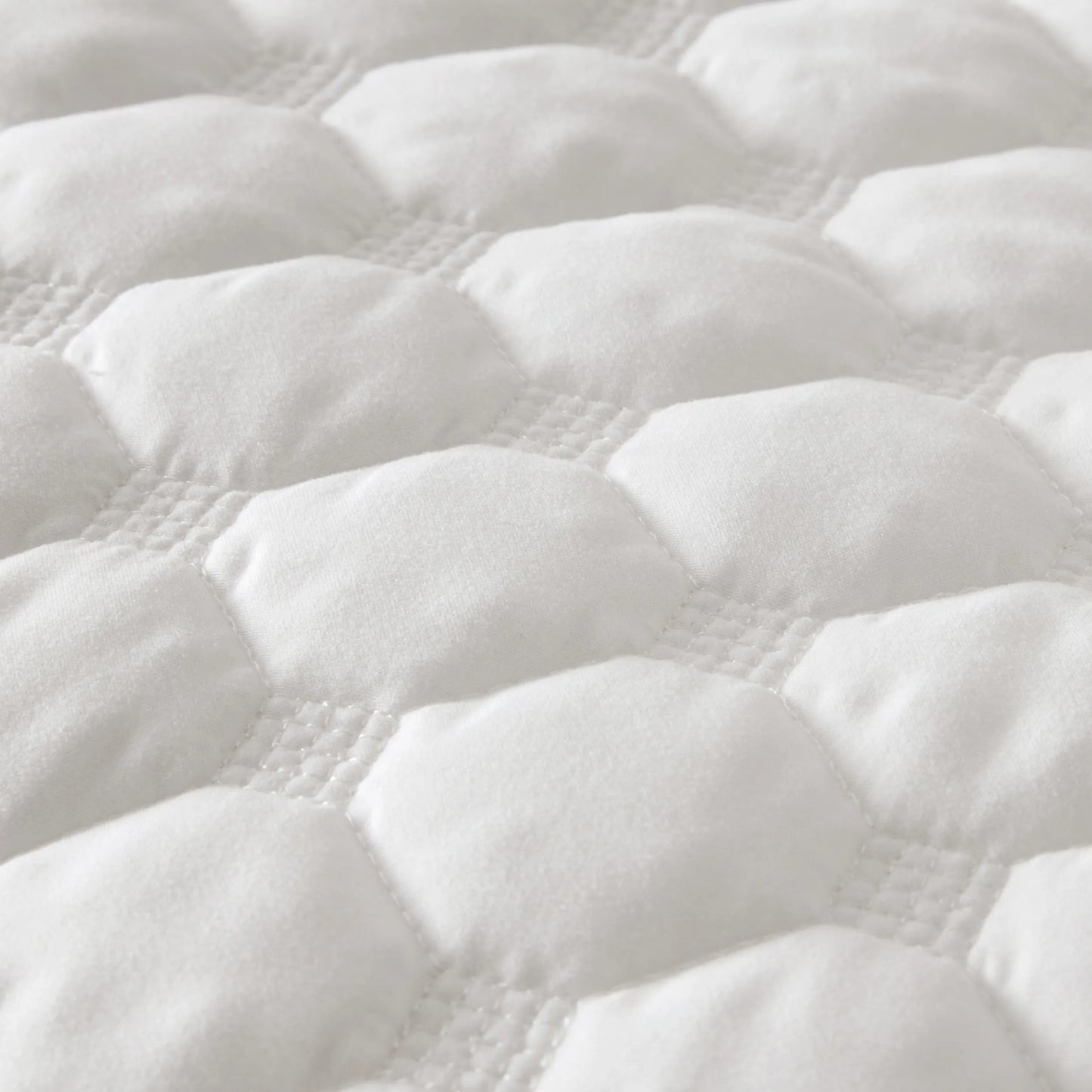 Classic Honeycomb Quilt Set