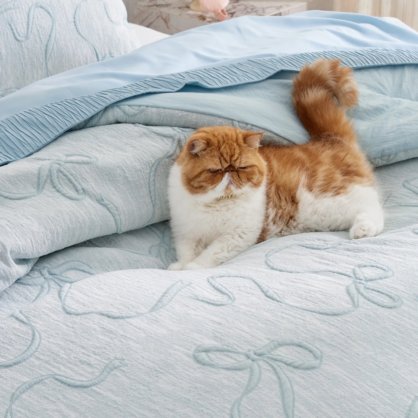 Graceful Bow Jacquard Comforter Set