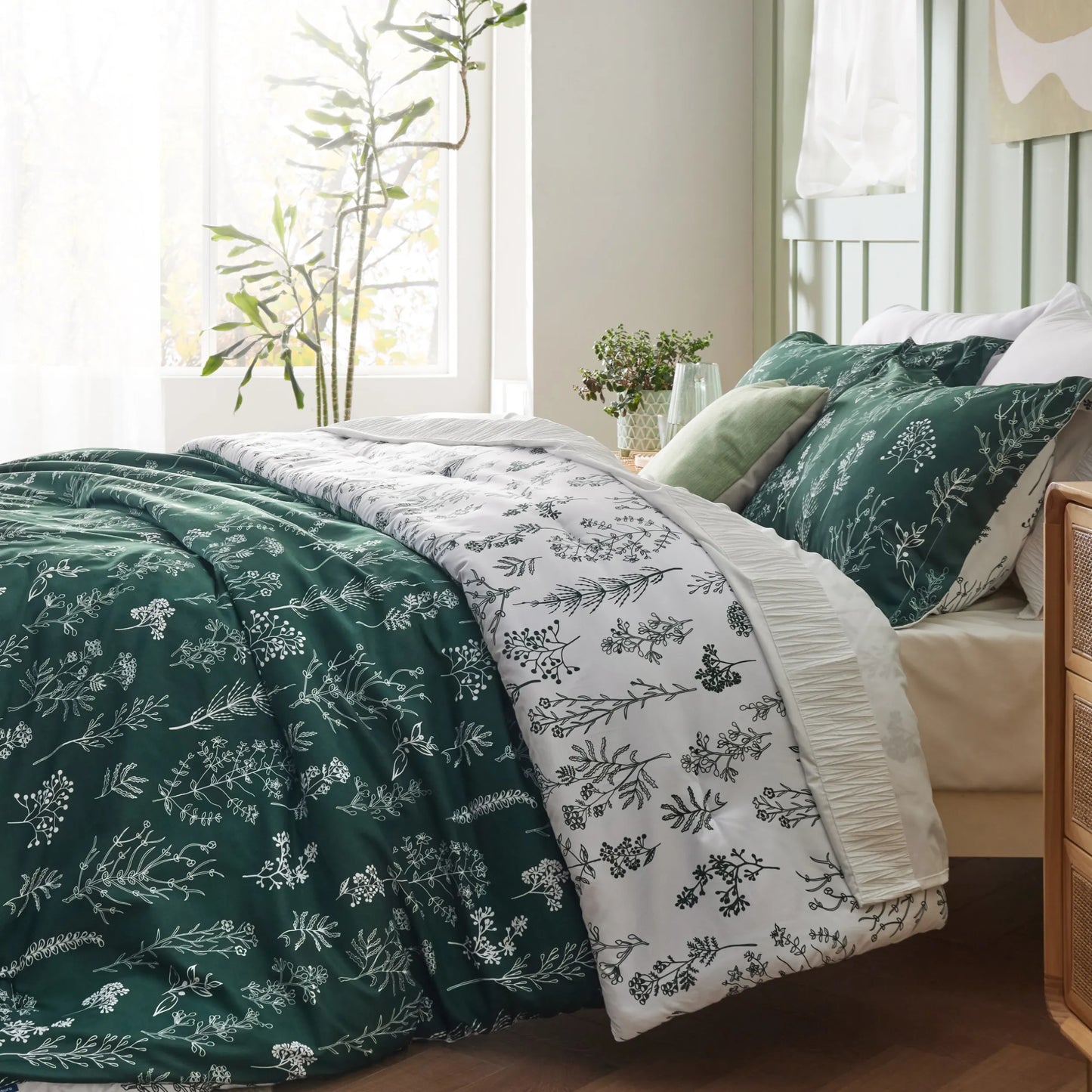 Reversible Floral Print Comforter Set
