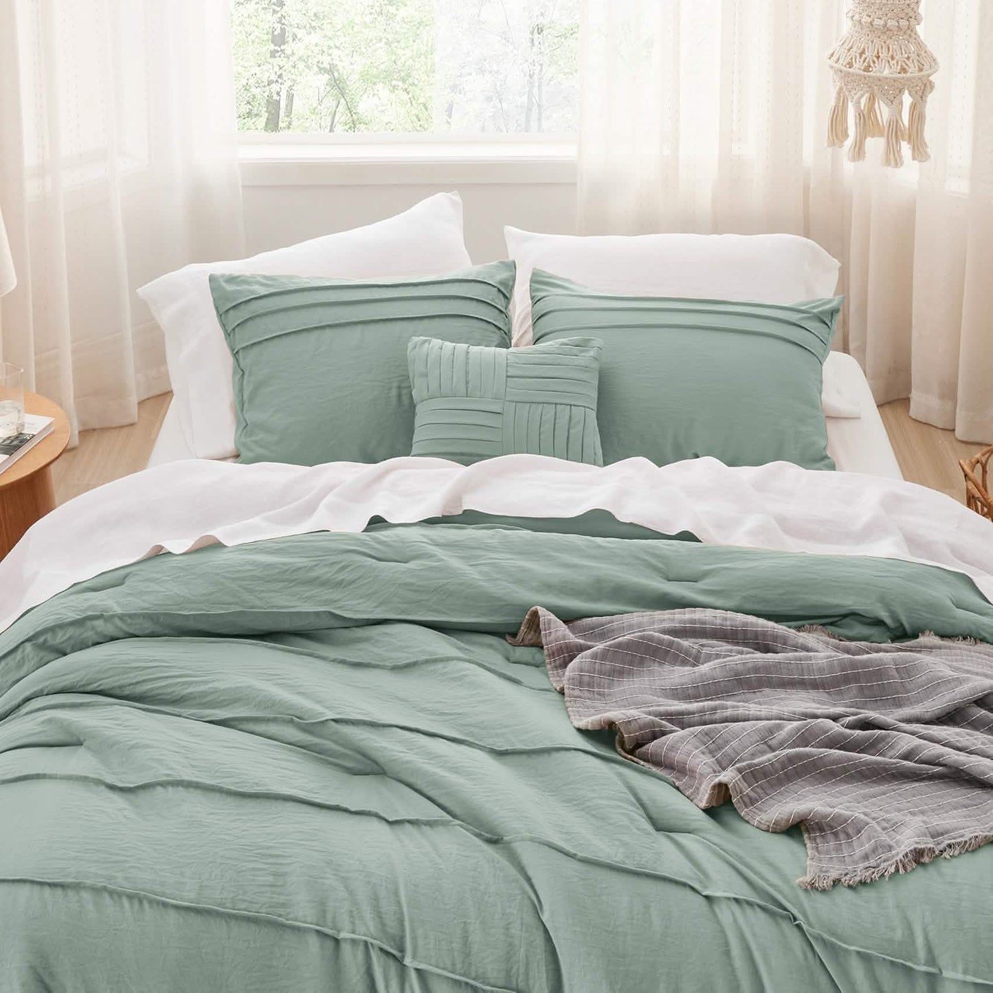 Pinch Pleat Comforter Set