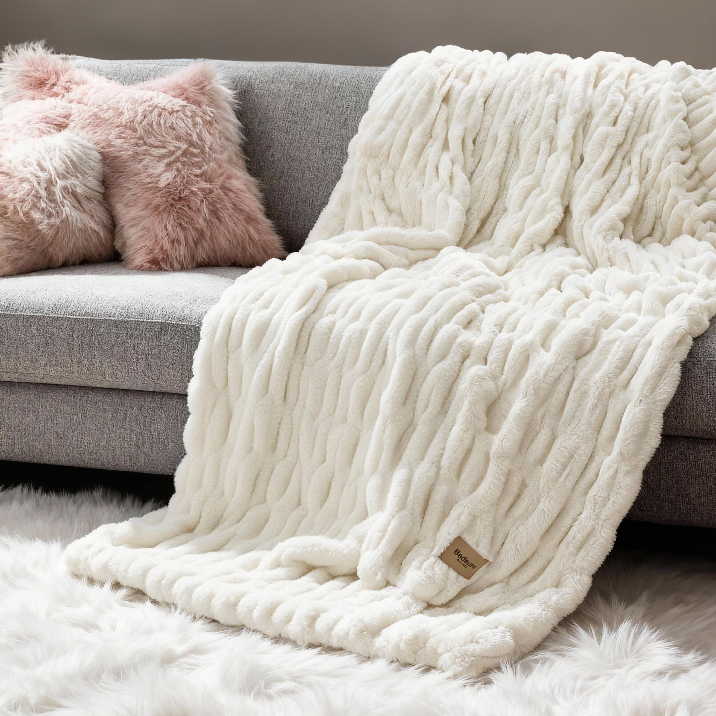 Double-sided Faux Fur Ruched Blanket