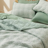 Scrollwork Quilt Set