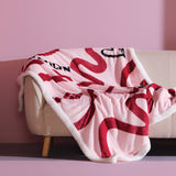 Marilyn Monroe™ Sherpa Blanket Wavy Pink