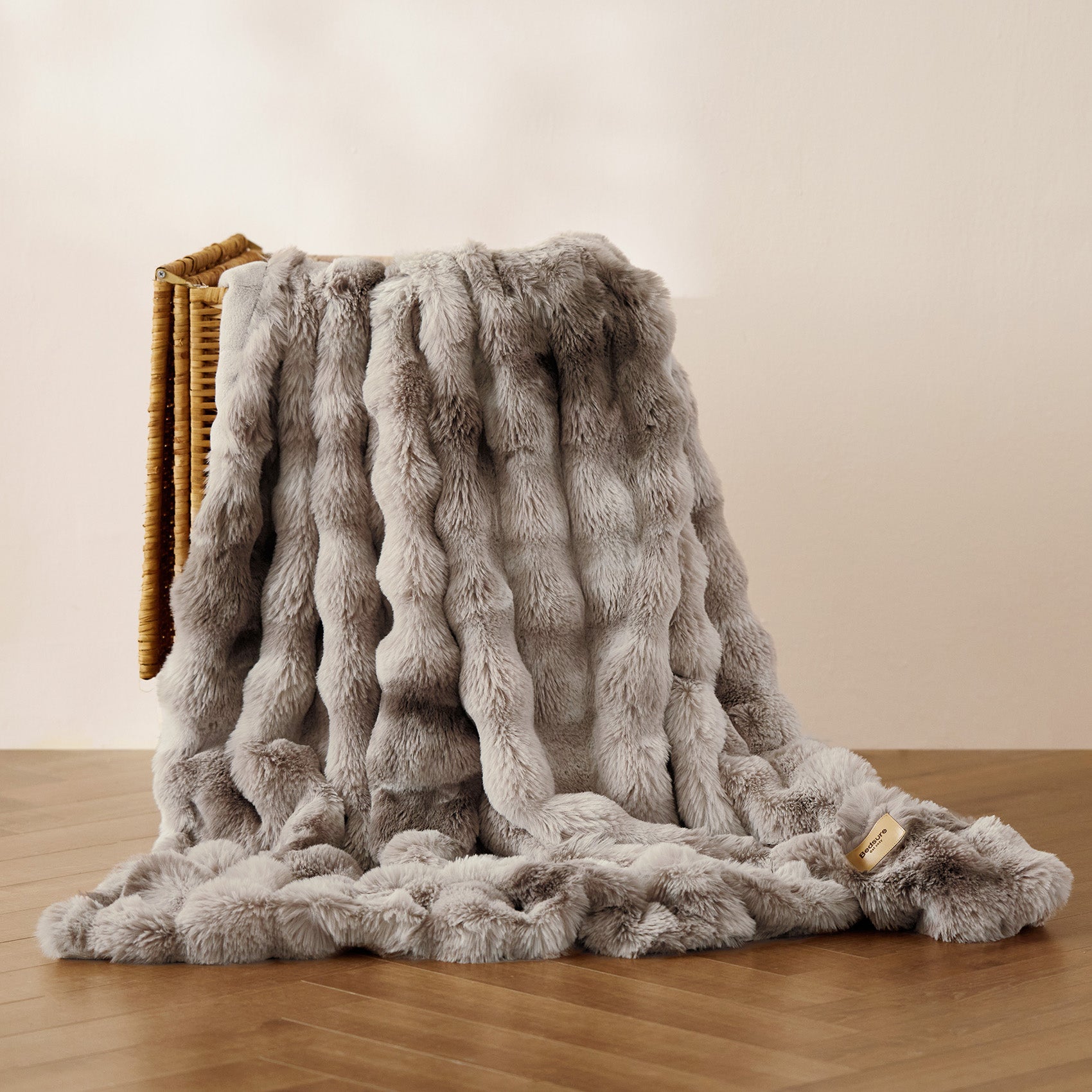 GentleSoft™ Bubble Faux Fur Blanket ( )