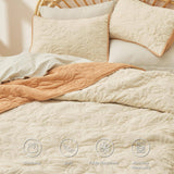 Scrollwork Quilt Set