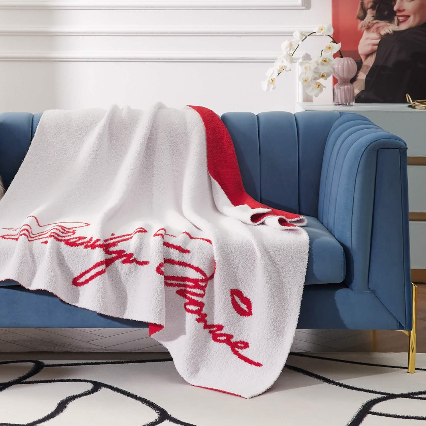 Marilyn Monroe™Feather Yarn Knitted Blanket Signature